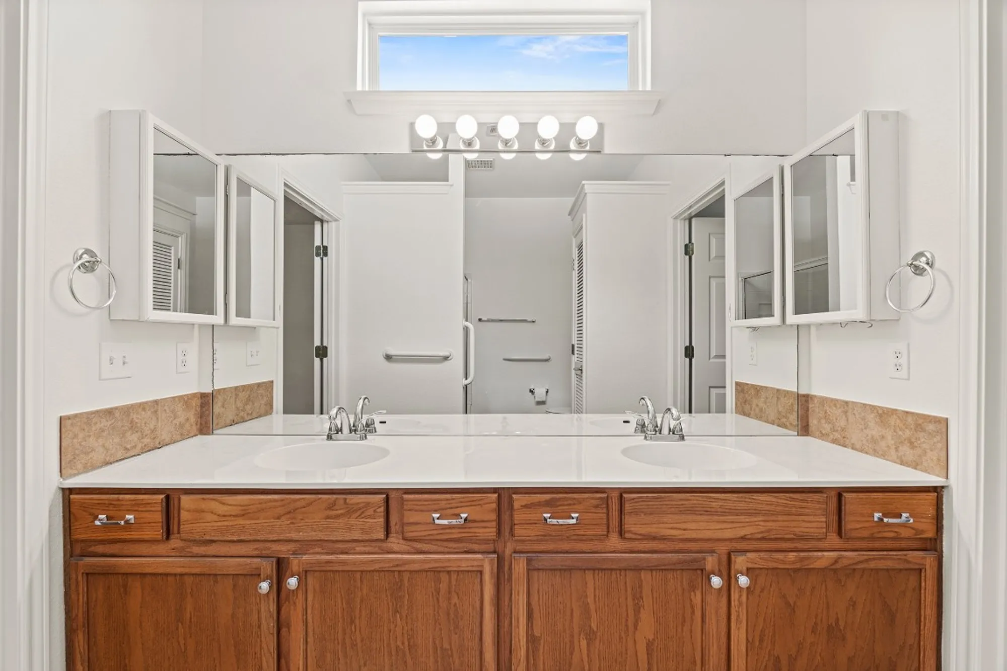 Property Slideshow image 13 of 32 | 208 crockett loop, Georgetown, TX, 78633