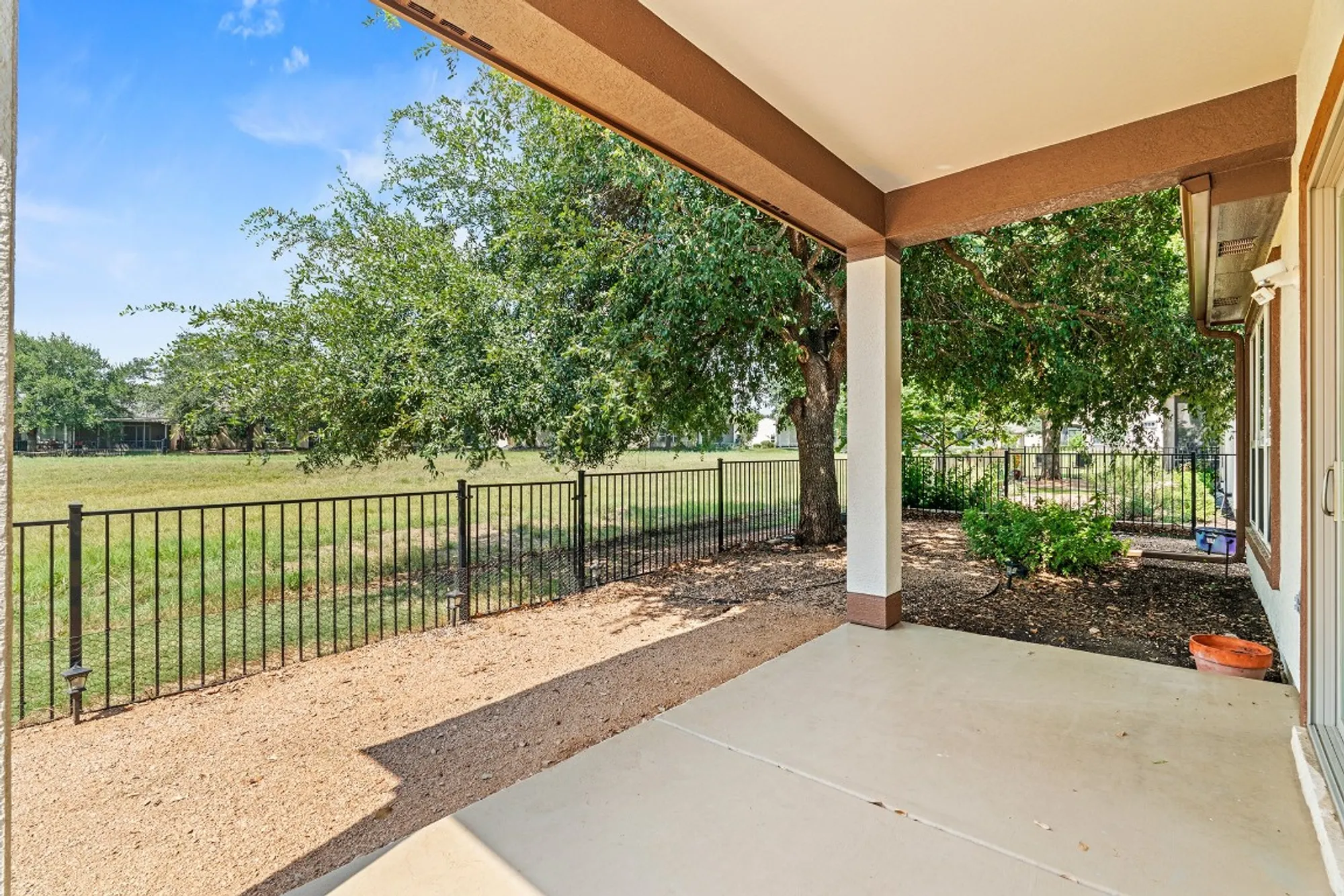 Property Slideshow image 24 of 32 | 208 crockett loop, Georgetown, TX, 78633