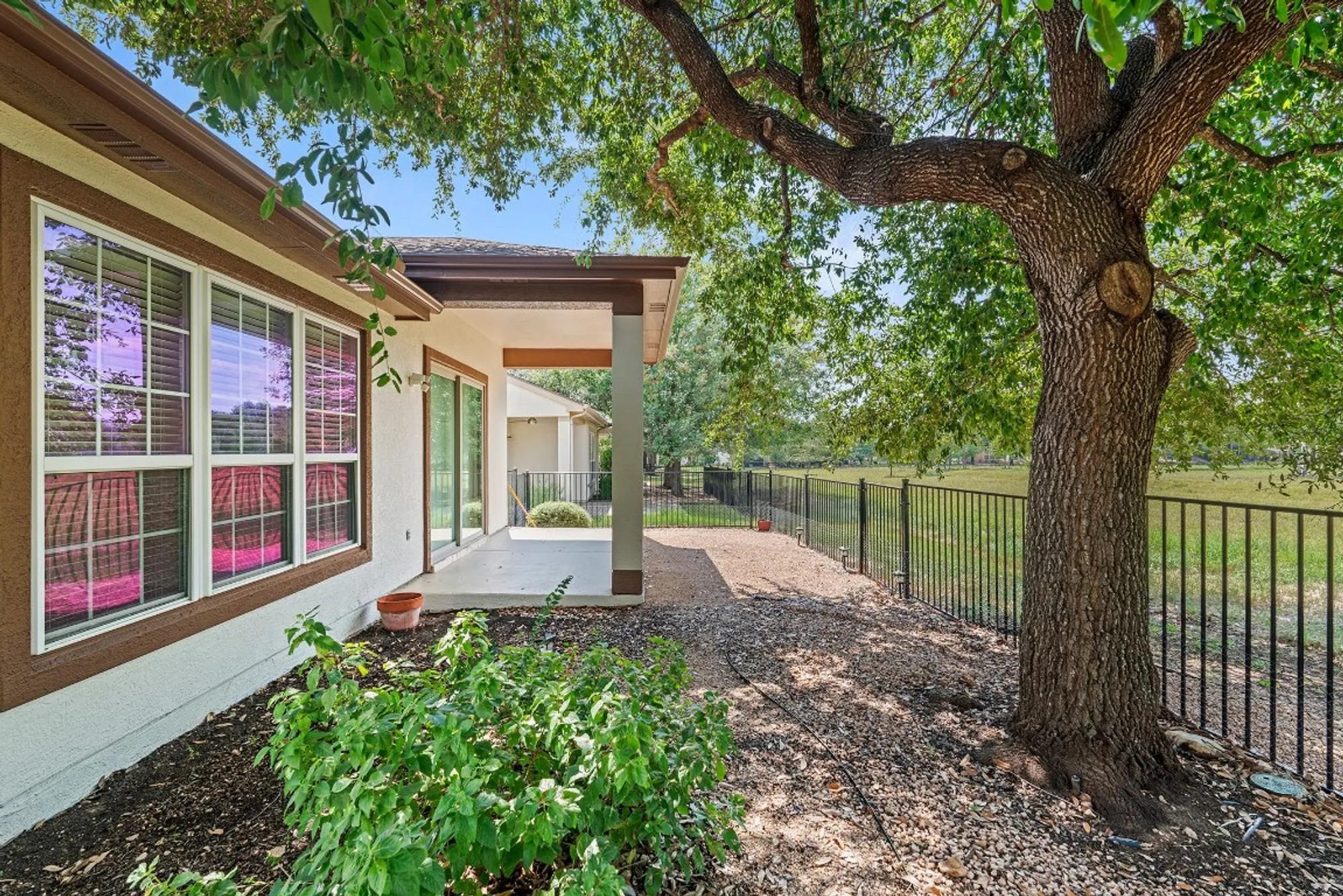 Property Slideshow image 26 of 32 | 208 crockett loop, Georgetown, TX, 78633