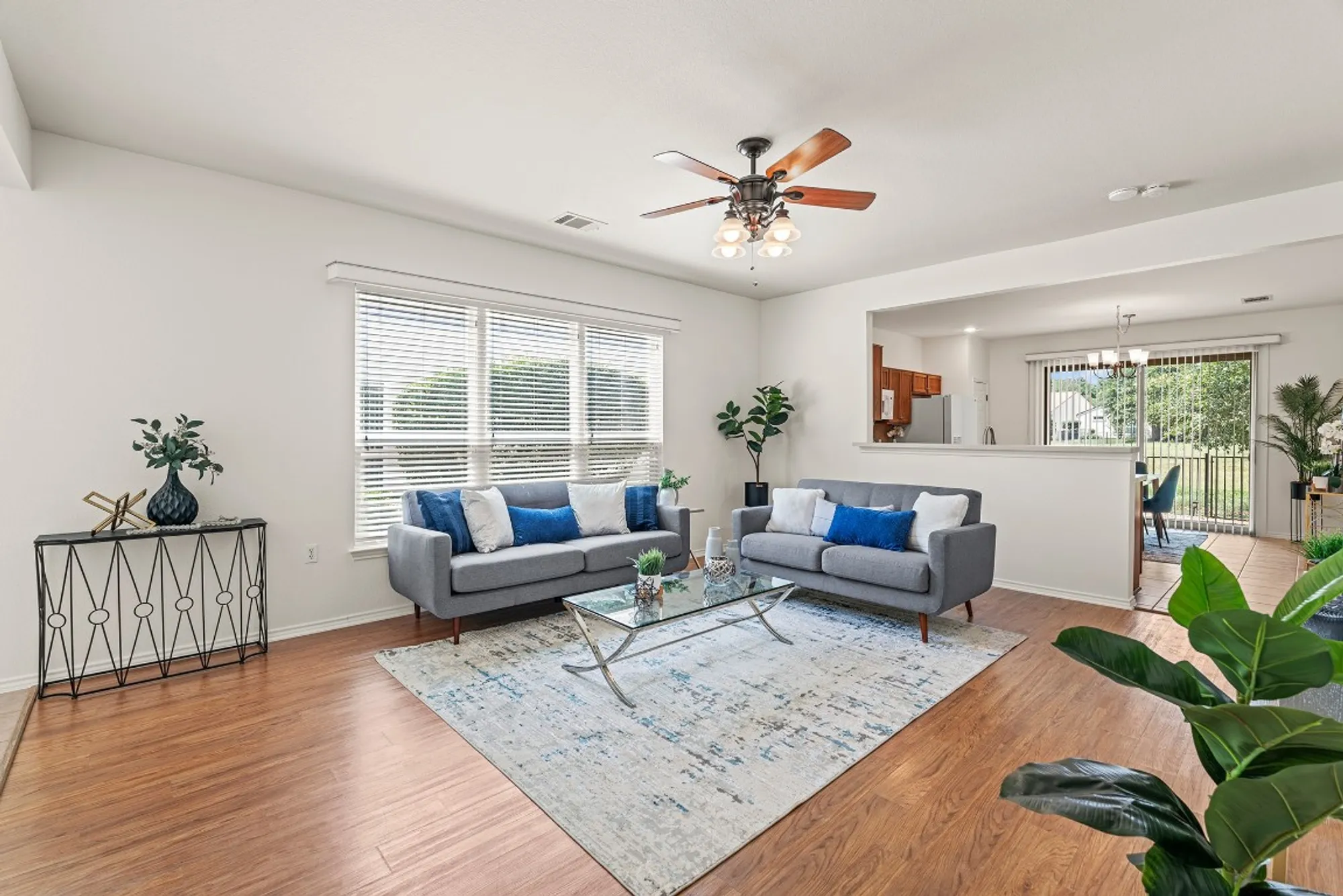 Property Slideshow image 2 of 32 | 208 crockett loop, Georgetown, TX, 78633