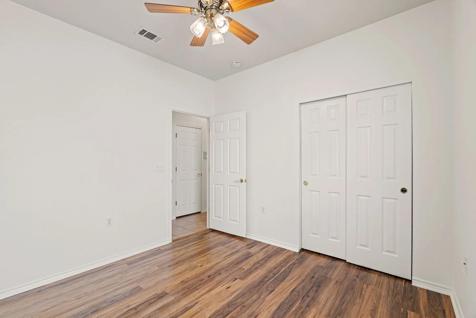 Property Slideshow image 21 of 32 | 208 crockett loop, Georgetown, TX, 78633