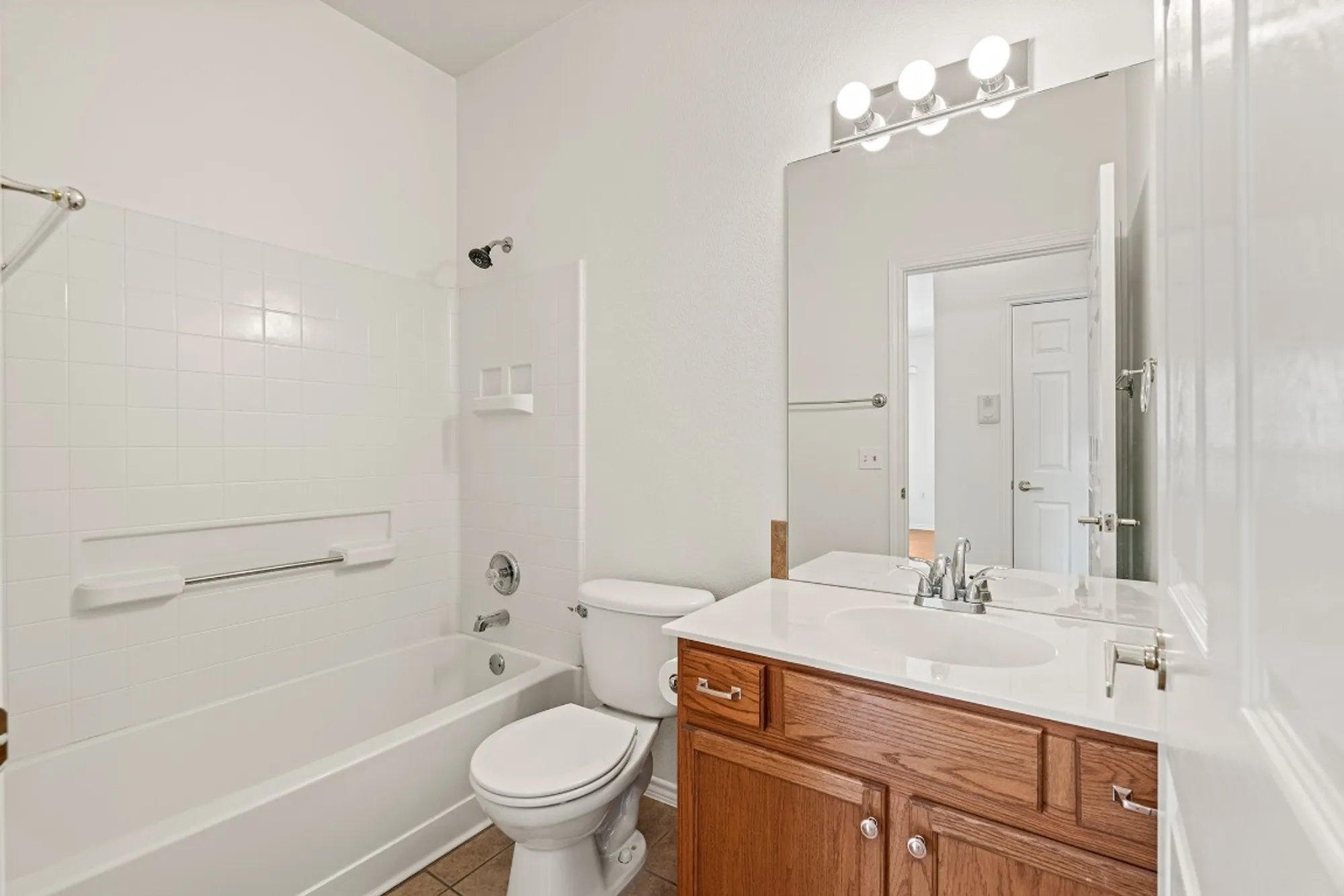 Property Slideshow image 22 of 32 | 208 crockett loop, Georgetown, TX, 78633