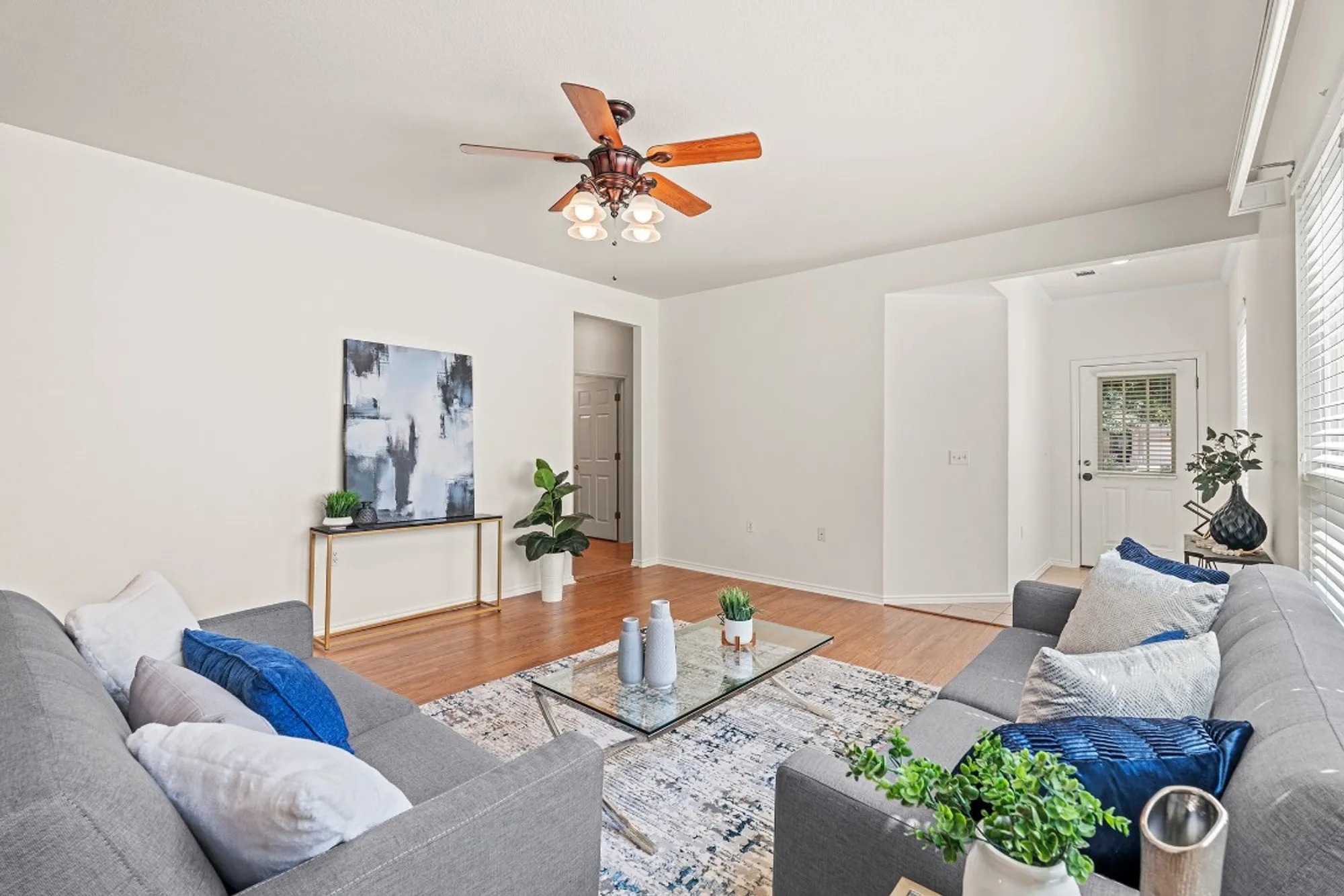 Property Slideshow image 4 of 32 | 208 crockett loop, Georgetown, TX, 78633