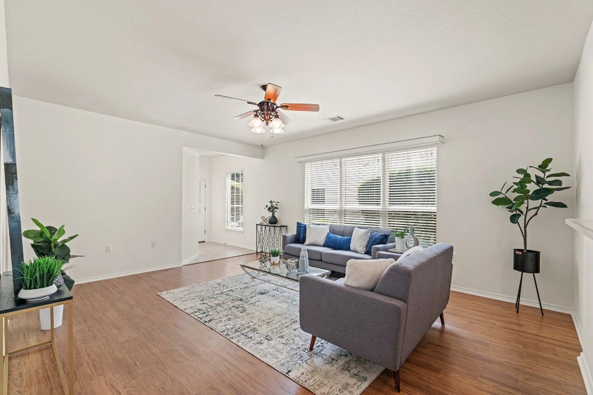 Property Slideshow image 5 of 32 | 208 crockett loop, Georgetown, TX, 78633