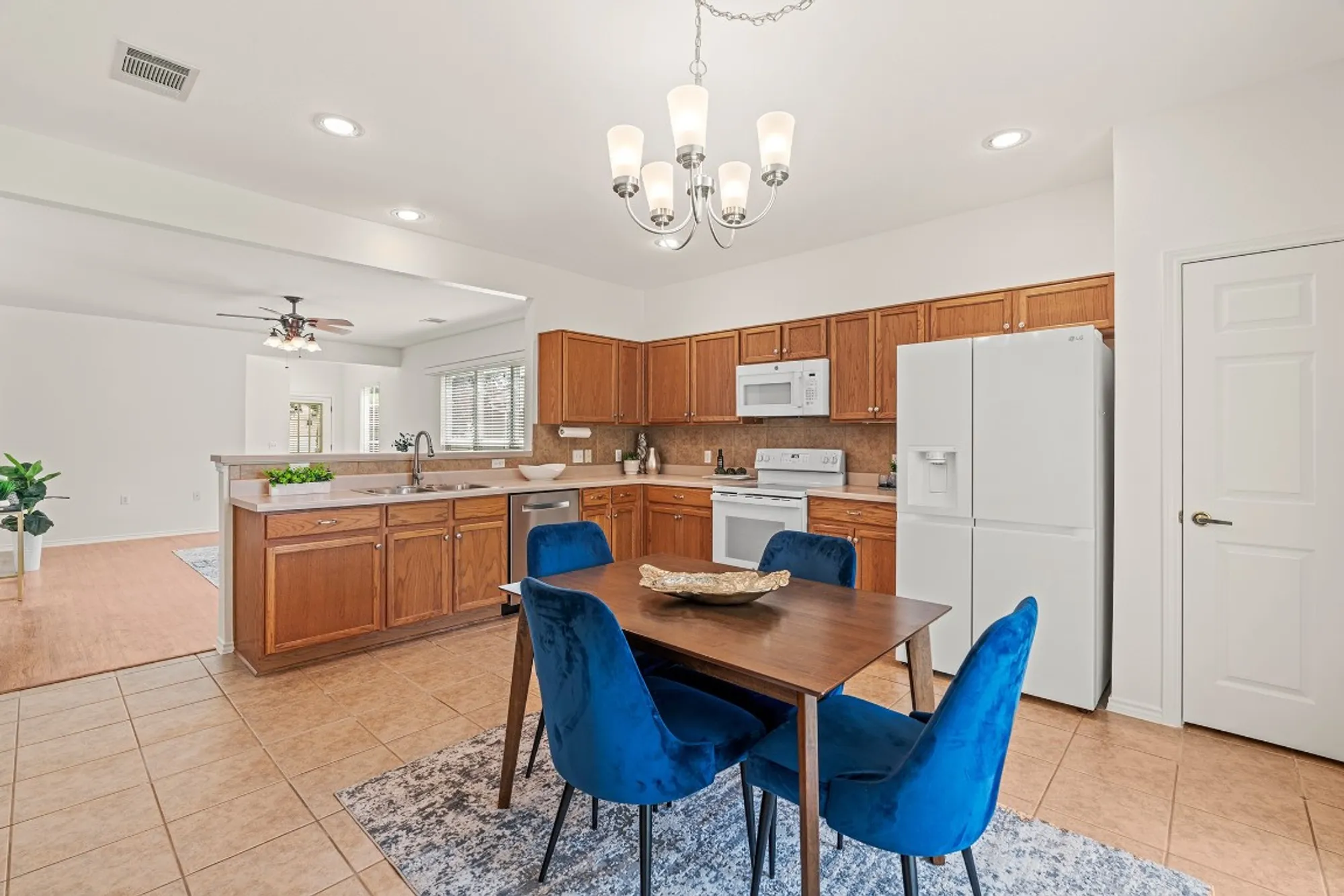 Property Slideshow image 7 of 32 | 208 crockett loop, Georgetown, TX, 78633