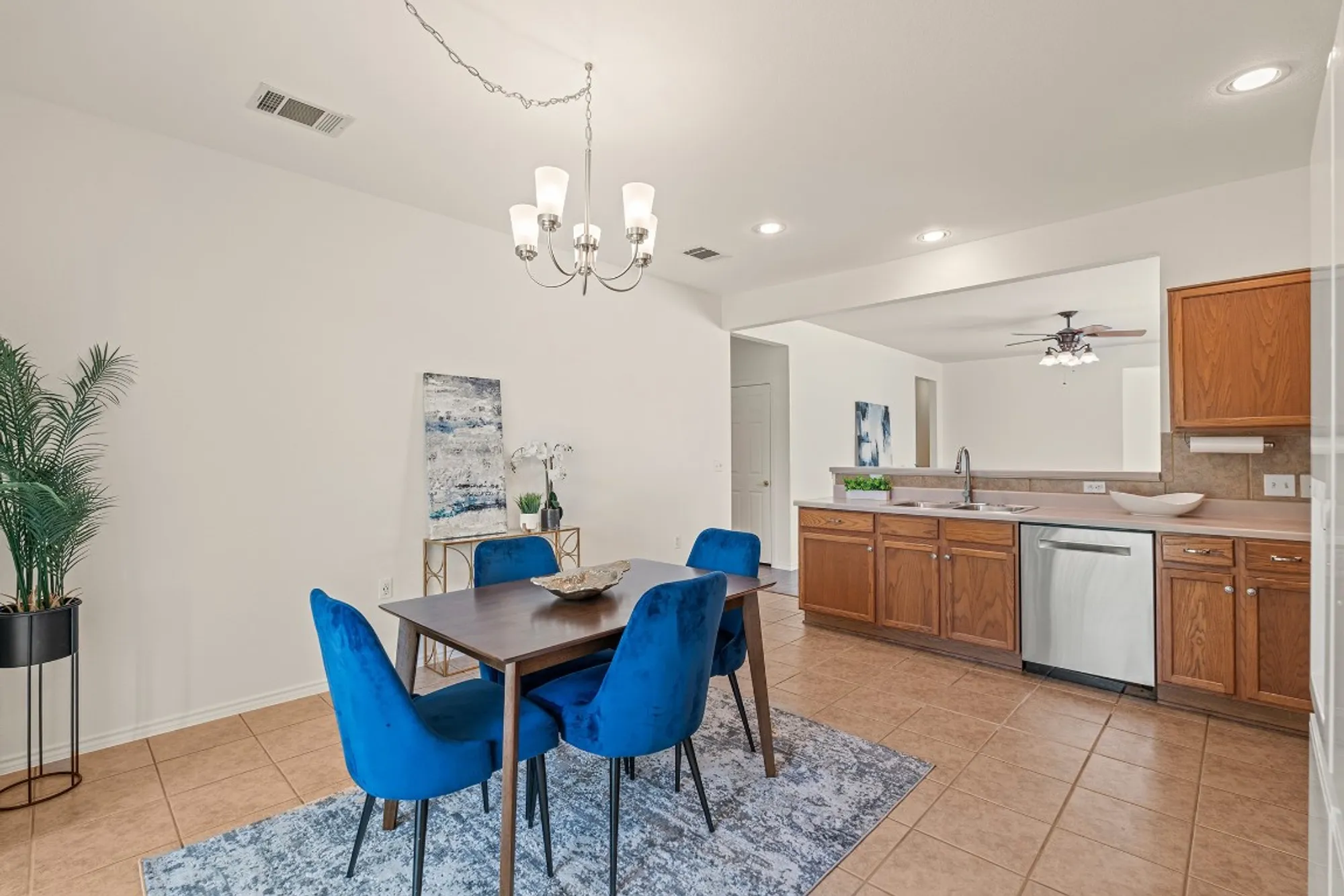 Property Slideshow image 8 of 32 | 208 crockett loop, Georgetown, TX, 78633