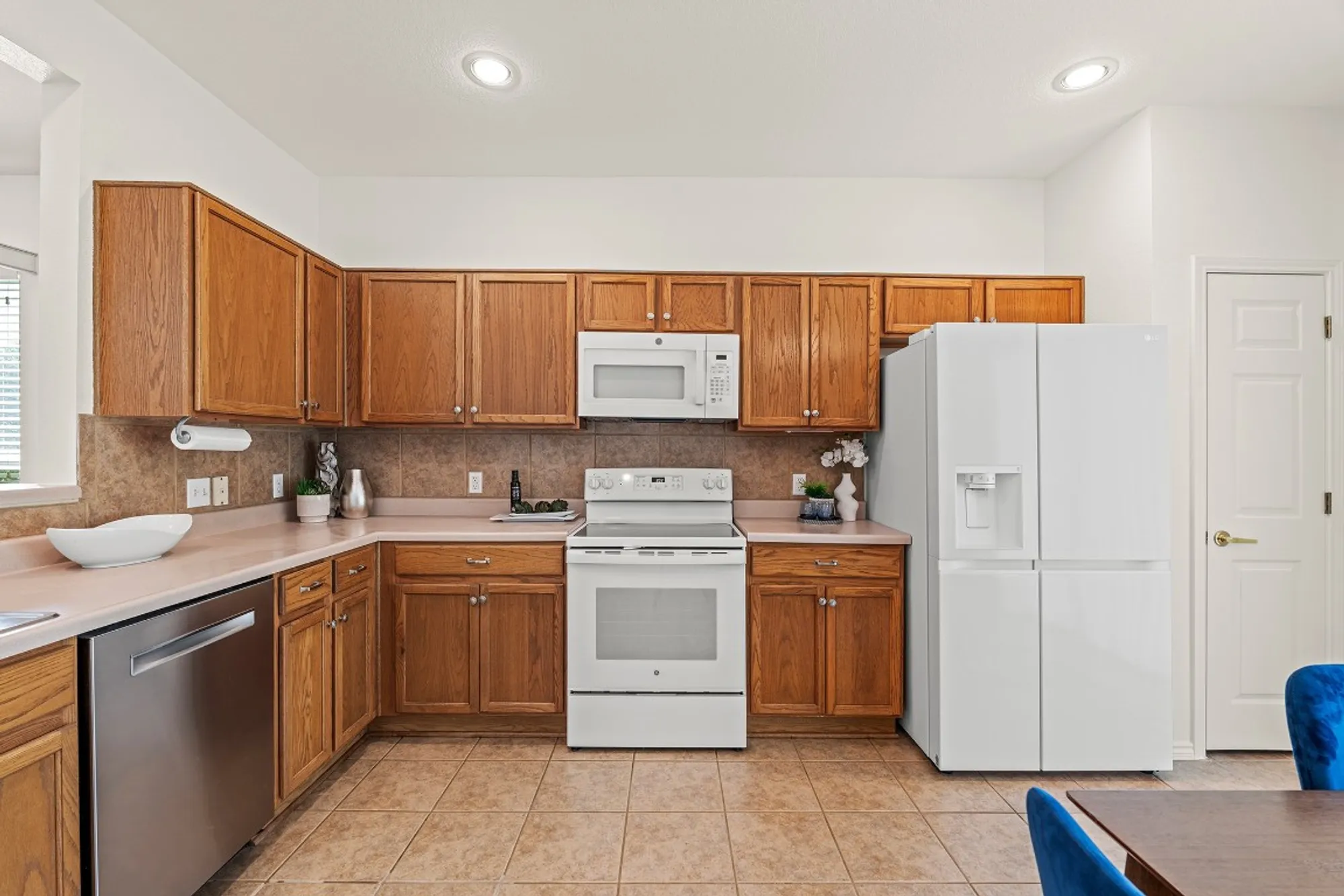 Property Slideshow image 9 of 32 | 208 crockett loop, Georgetown, TX, 78633