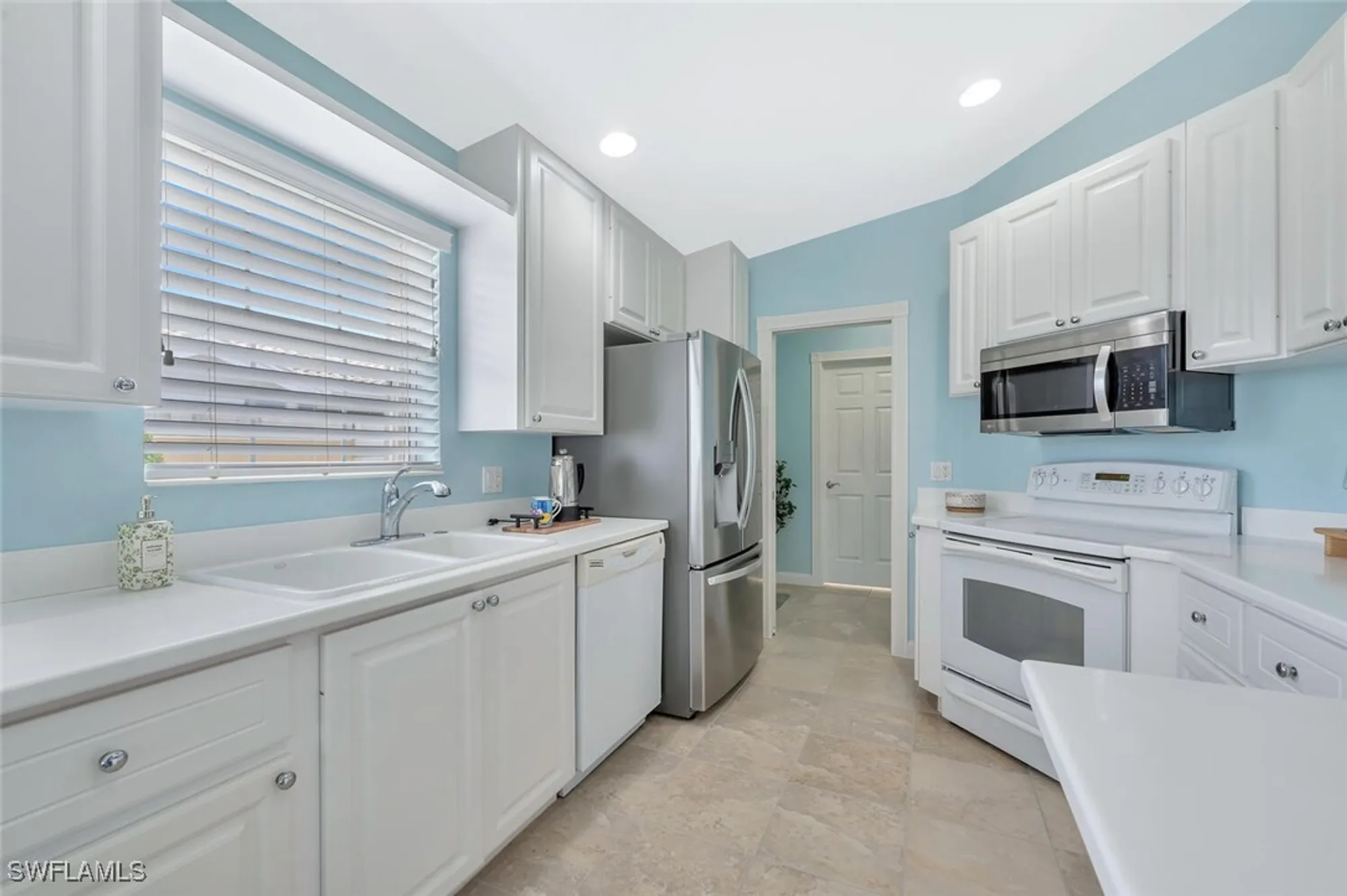 Property Slideshow image 14 of 50 | 8165 xenia ln, Naples, FL, 34114