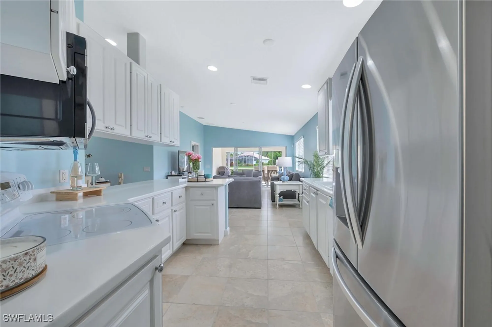 Property Slideshow image 15 of 50 | 8165 xenia ln, Naples, FL, 34114