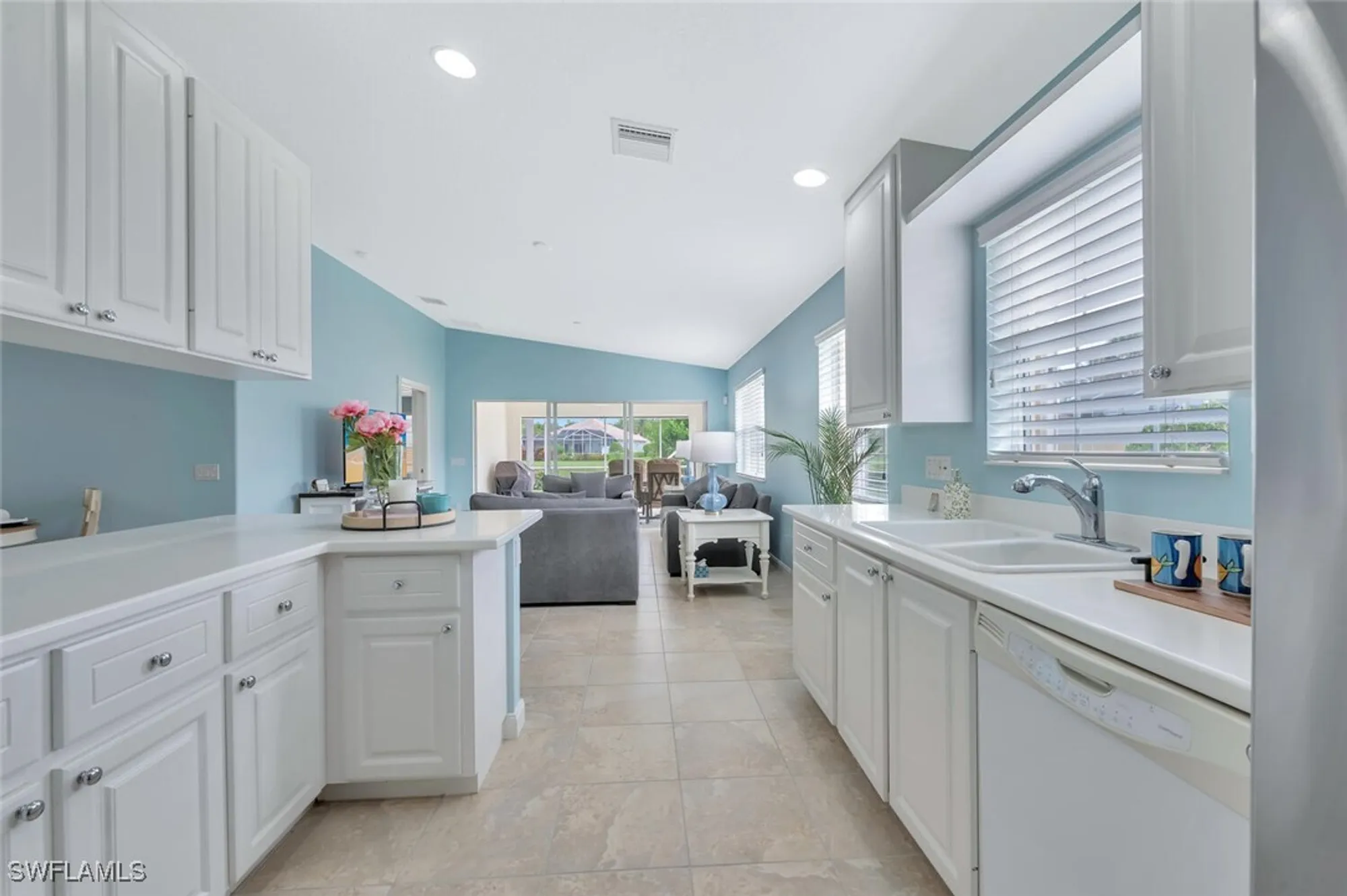 Property Slideshow image 16 of 50 | 8165 xenia ln, Naples, FL, 34114