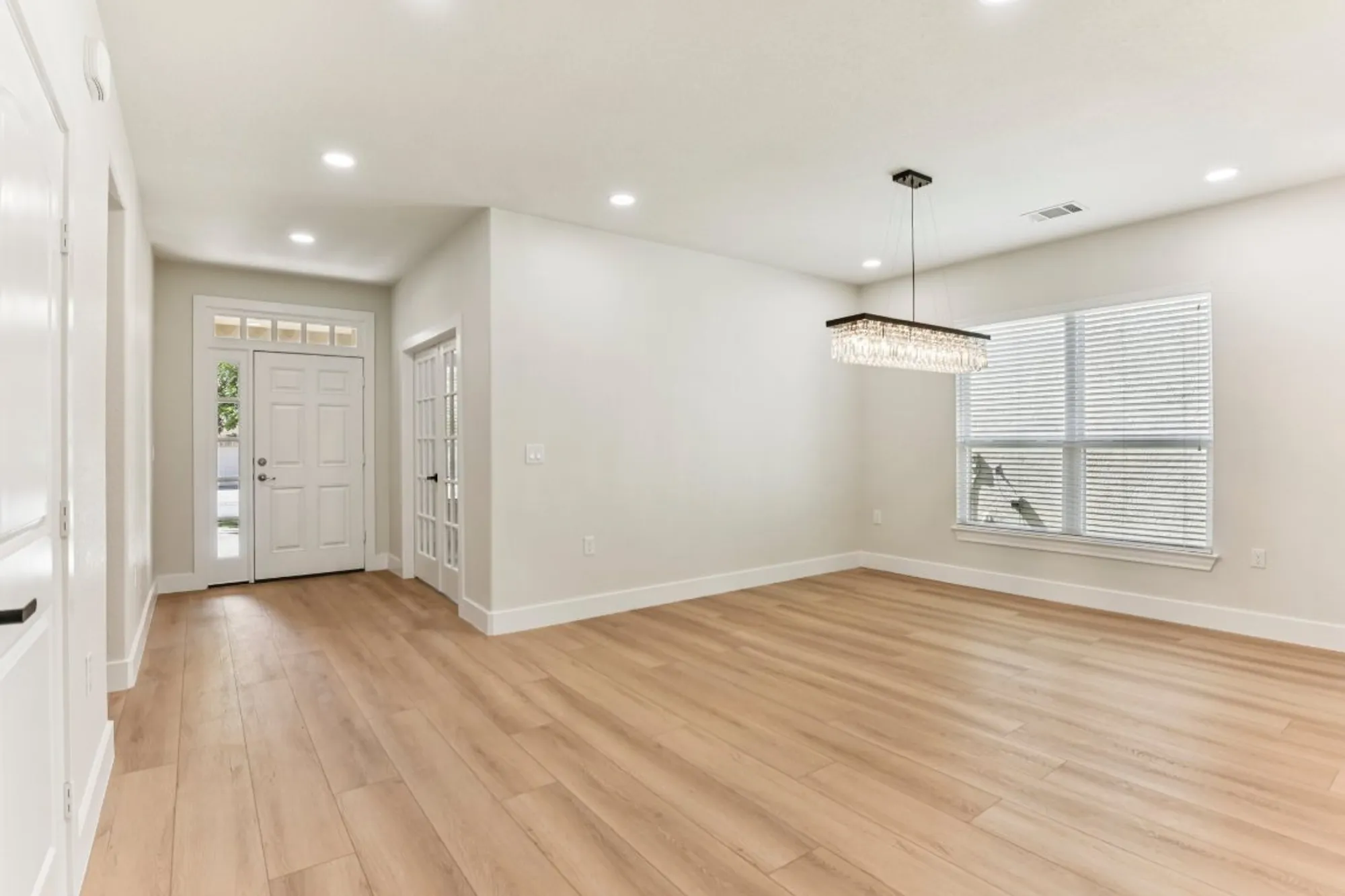 Property Slideshow image 13 of 40 | 206 armstrong dr, Georgetown, TX, 78633