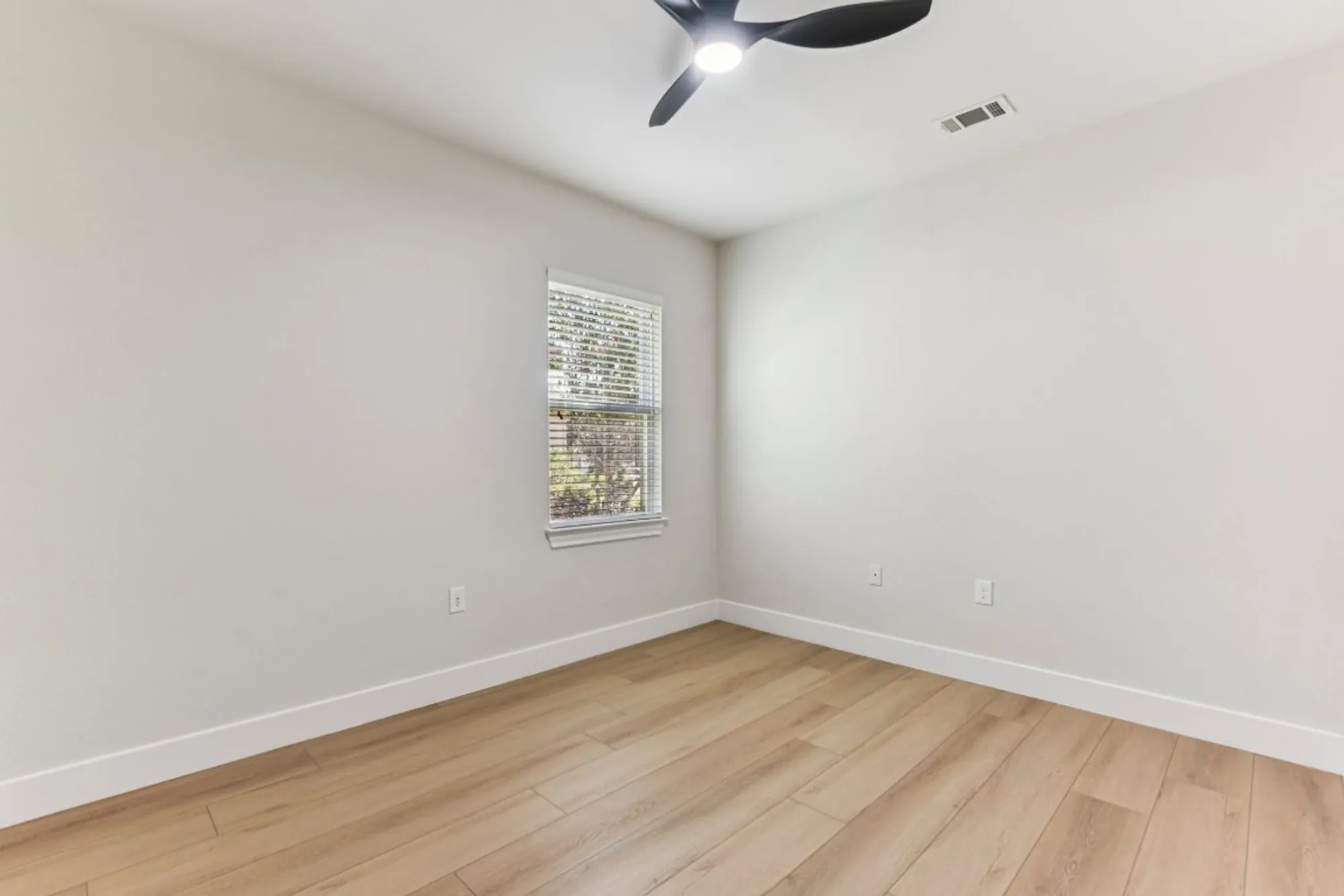 Property Slideshow image 33 of 40 | 206 armstrong dr, Georgetown, TX, 78633