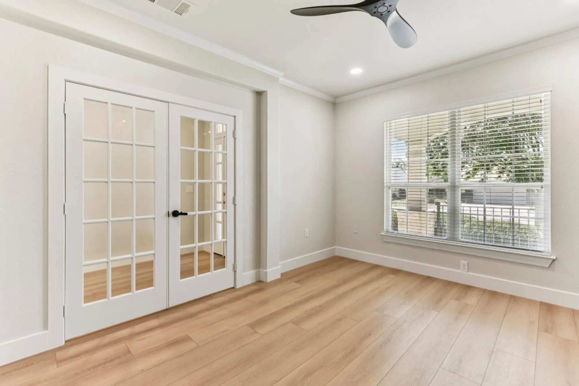 Property Slideshow image 8 of 40 | 206 armstrong dr, Georgetown, TX, 78633