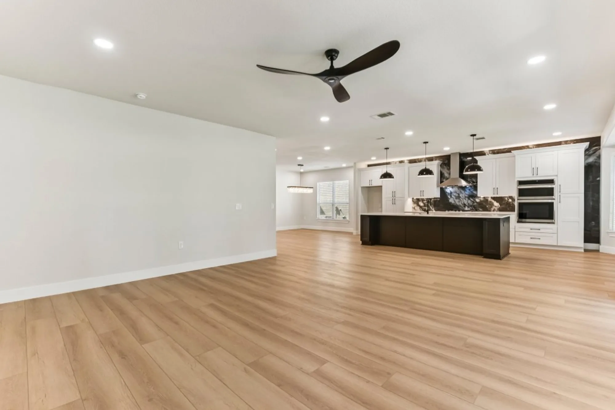 Property Slideshow image 9 of 40 | 206 armstrong dr, Georgetown, TX, 78633