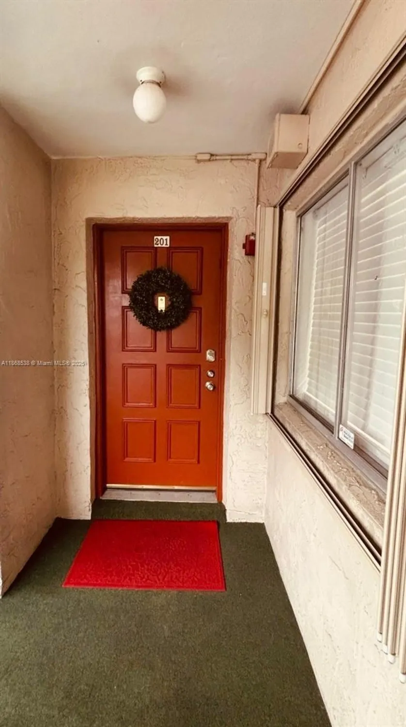 Property Slideshow image 25 of 35 | 3501 inverrary dr 201, Lauderhill, FL, 33319