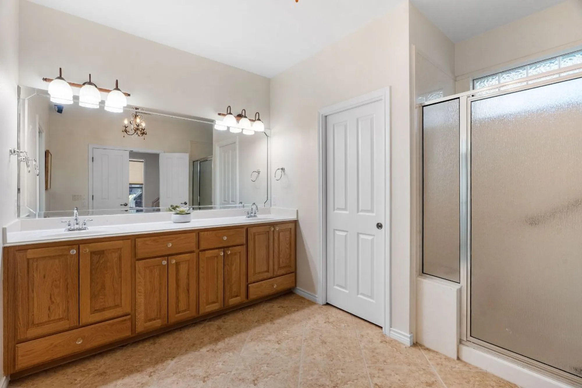 Property Slideshow image 15 of 28 | 900 heritage oaks bnd, Georgetown, TX, 78633