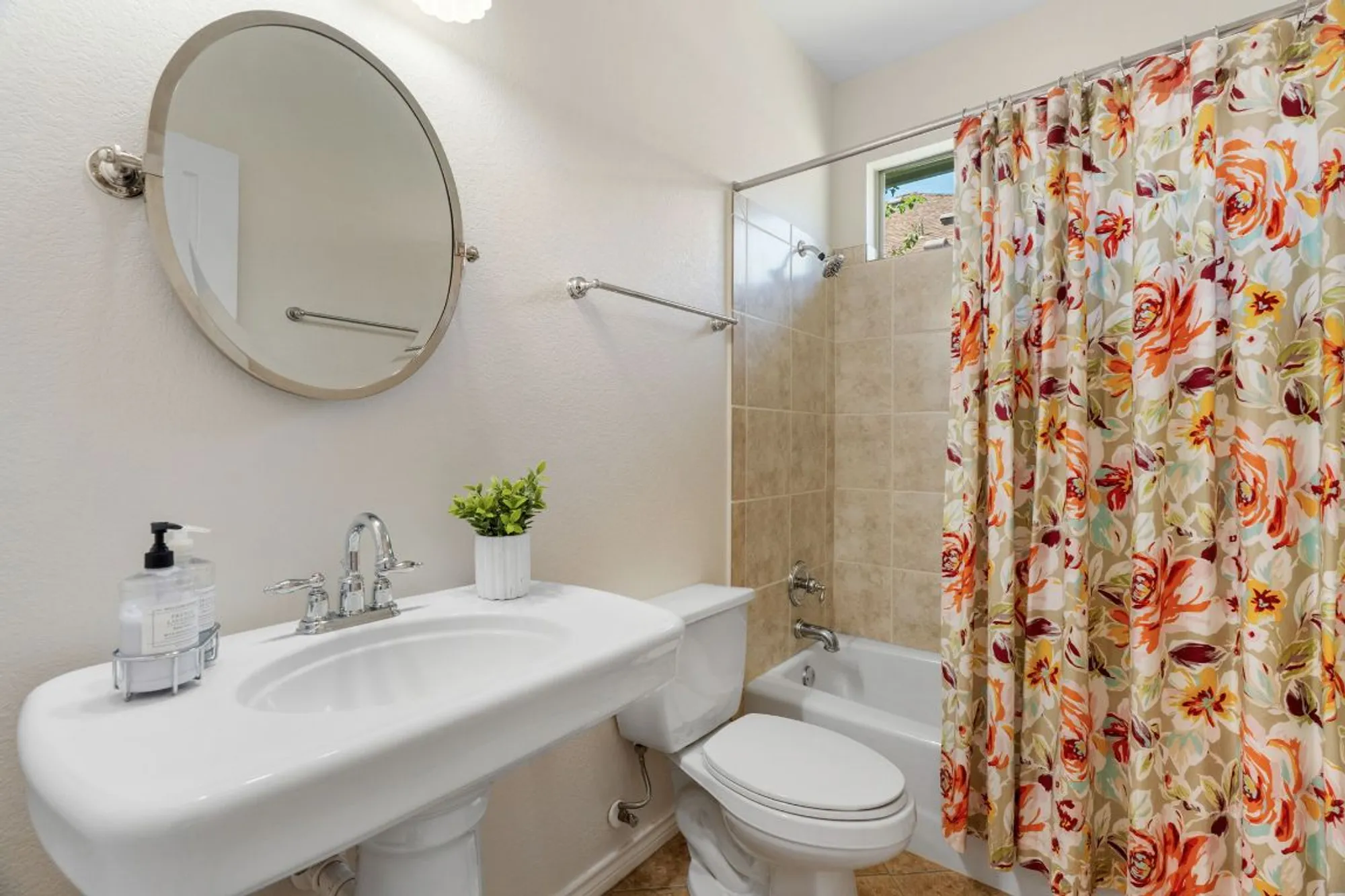 Property Slideshow image 18 of 28 | 900 heritage oaks bnd, Georgetown, TX, 78633