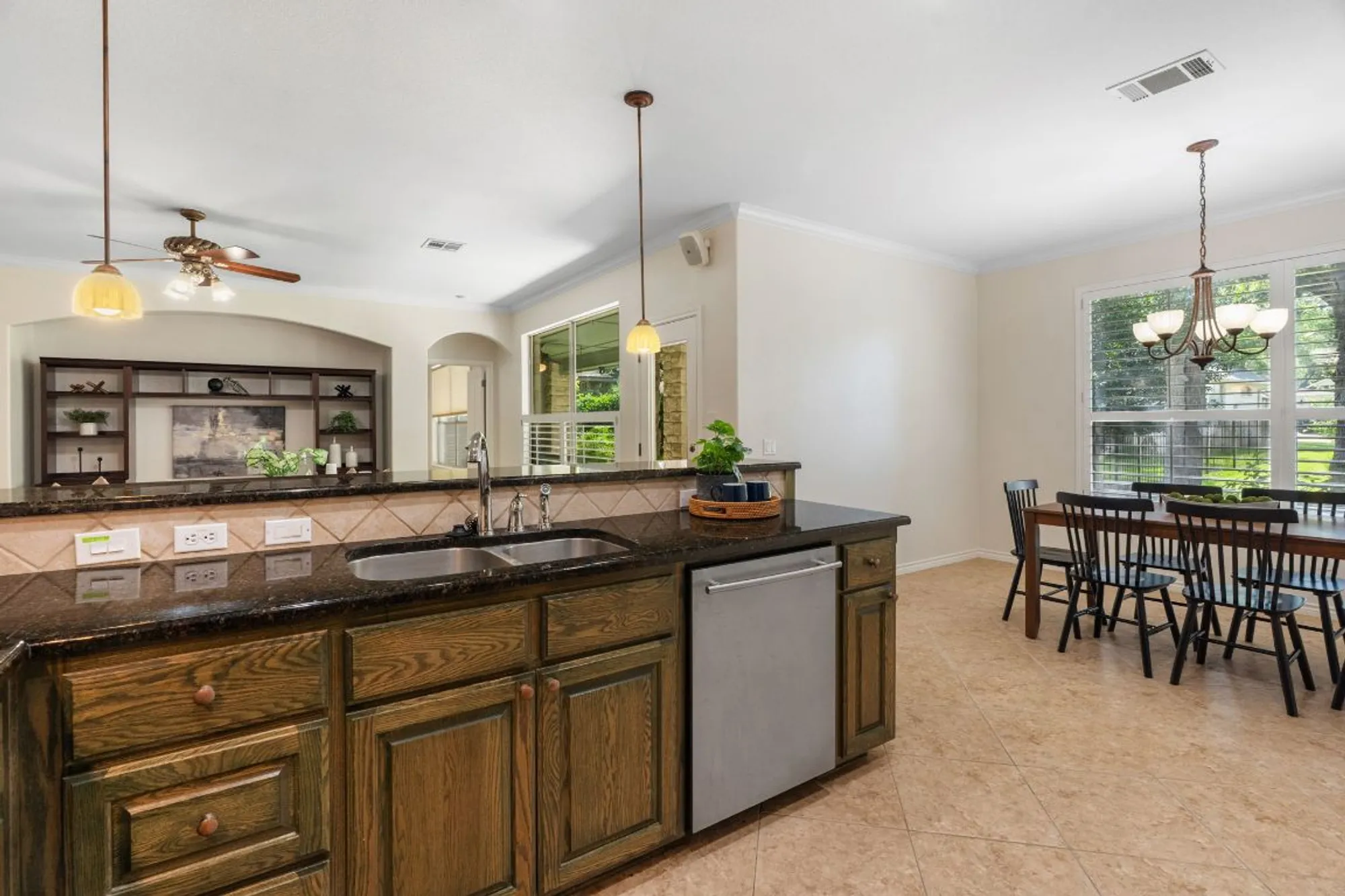 Property Slideshow image 11 of 28 | 900 heritage oaks bnd, Georgetown, TX, 78633