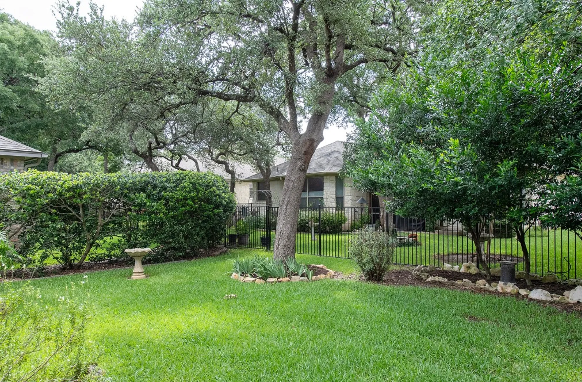 Property Slideshow image 25 of 28 | 900 heritage oaks bnd, Georgetown, TX, 78633