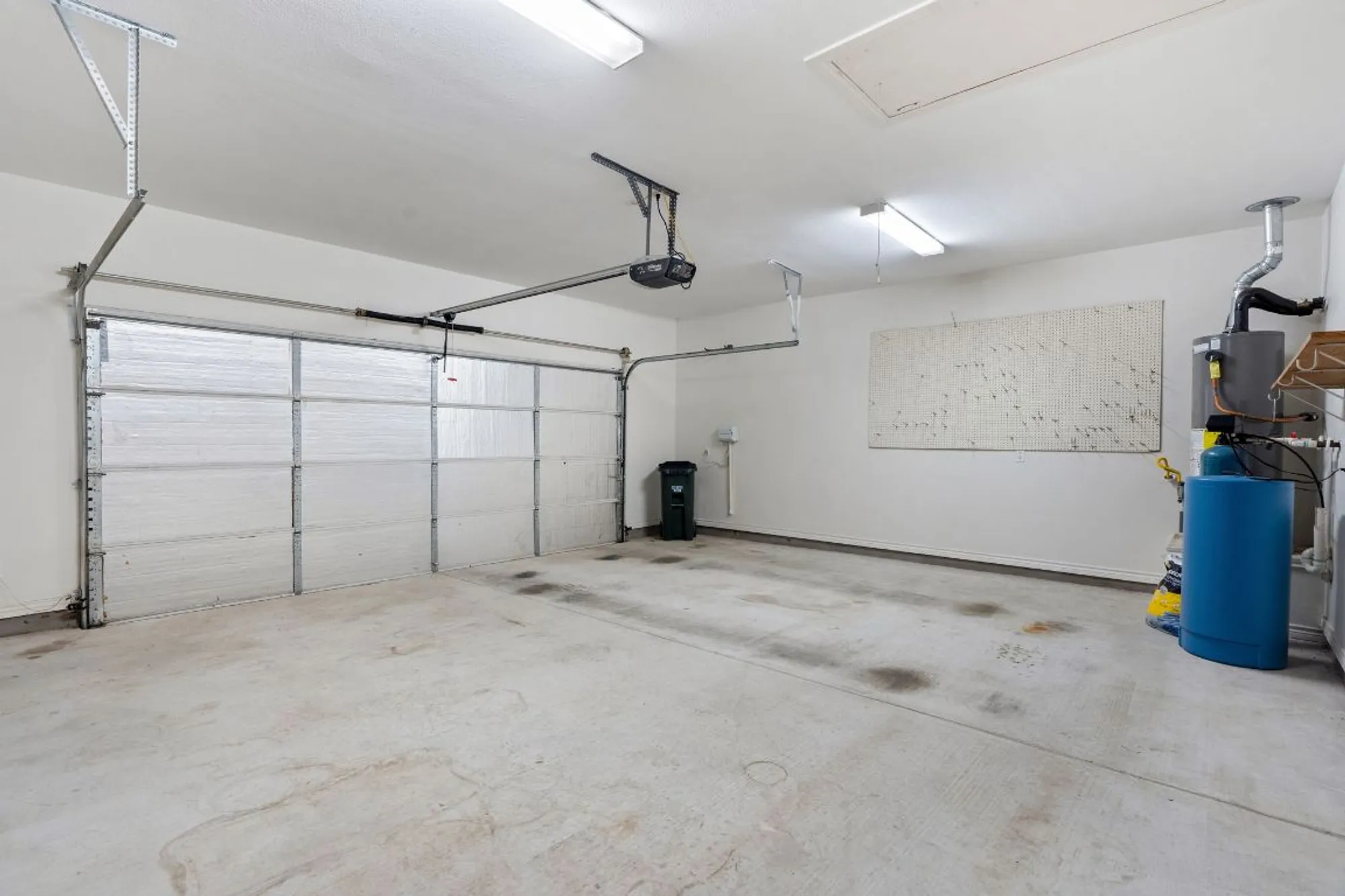 Property Slideshow image 20 of 28 | 900 heritage oaks bnd, Georgetown, TX, 78633