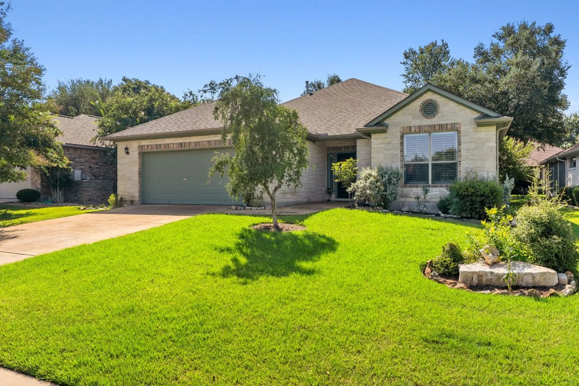 Property Slideshow image 21 of 28 | 900 heritage oaks bnd, Georgetown, TX, 78633