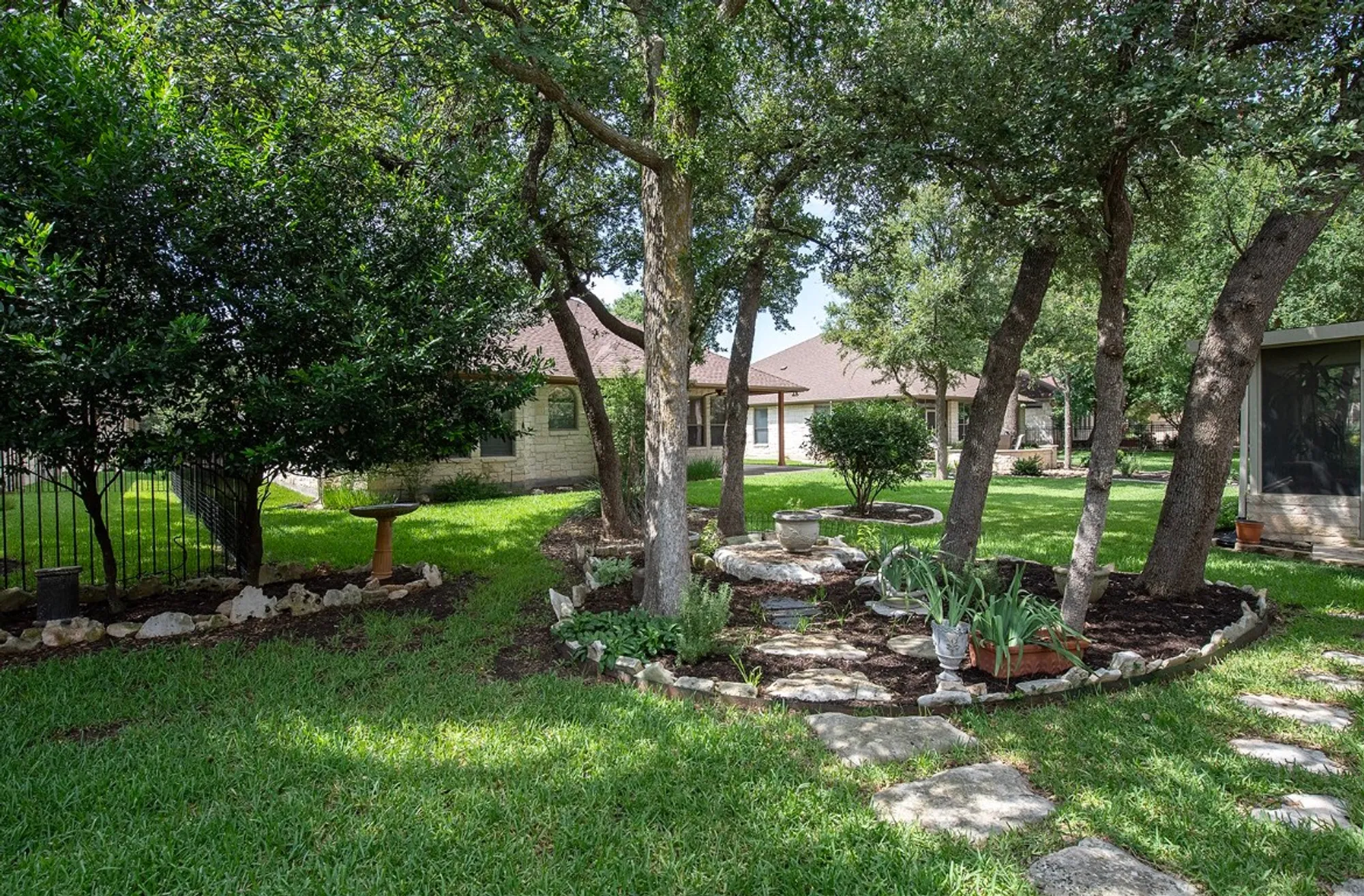 Property Slideshow image 23 of 28 | 900 heritage oaks bnd, Georgetown, TX, 78633