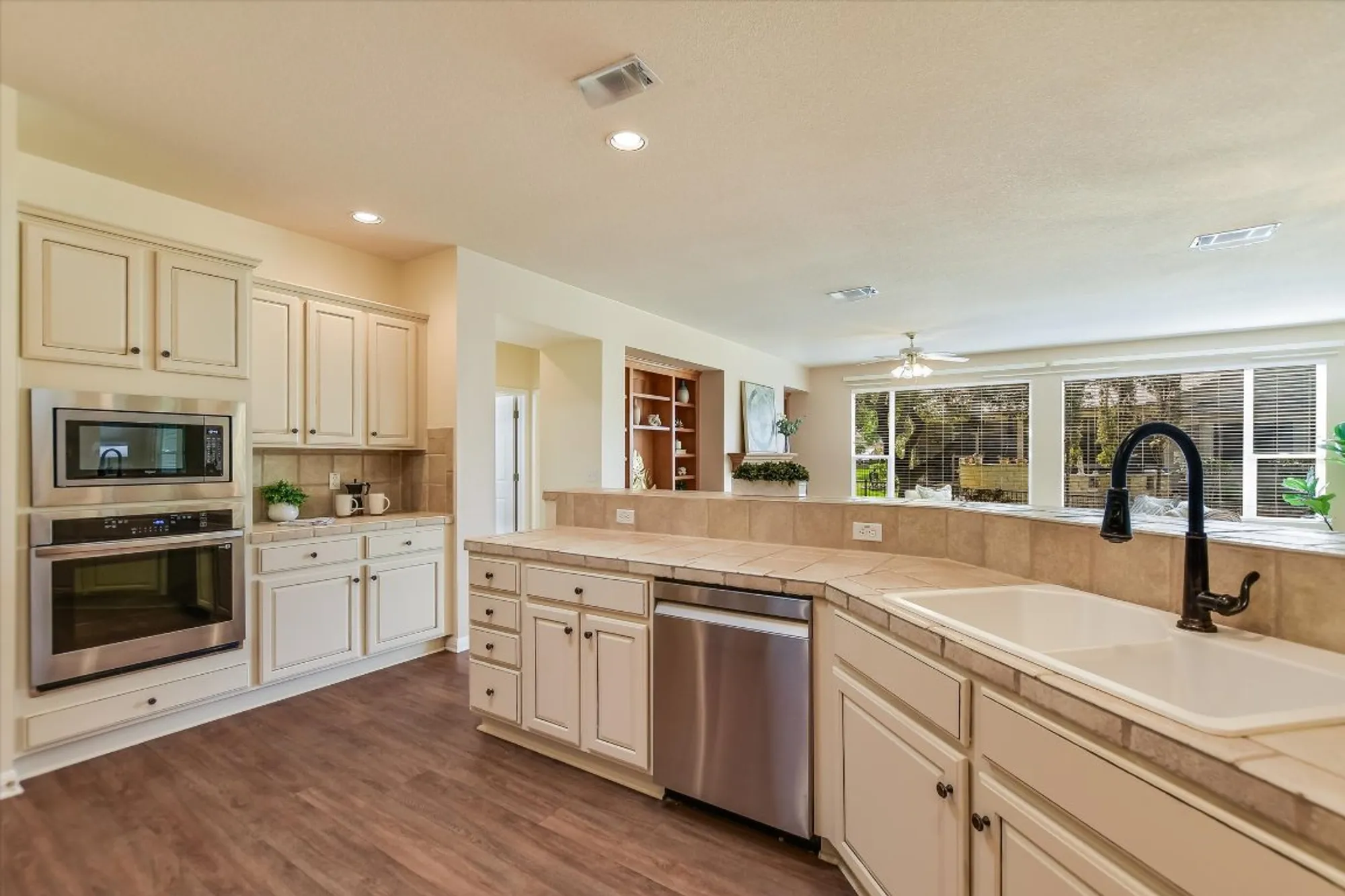 Property Slideshow image 10 of 20 | 111 great frontier dr, Georgetown, TX, 78633