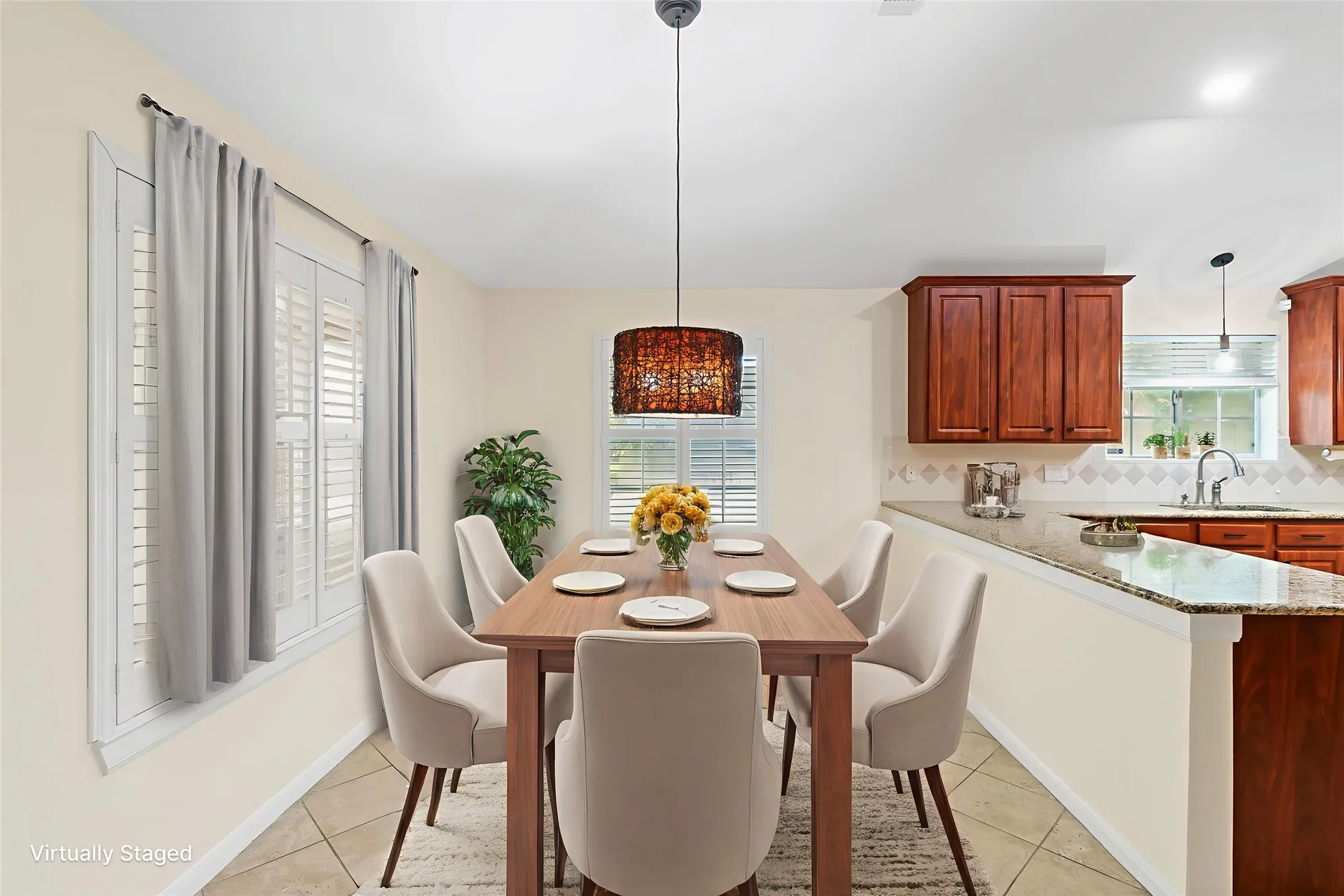 Property Slideshow image 14 of 35 | 915 w palmcrest ct, Pearland, TX, 77584