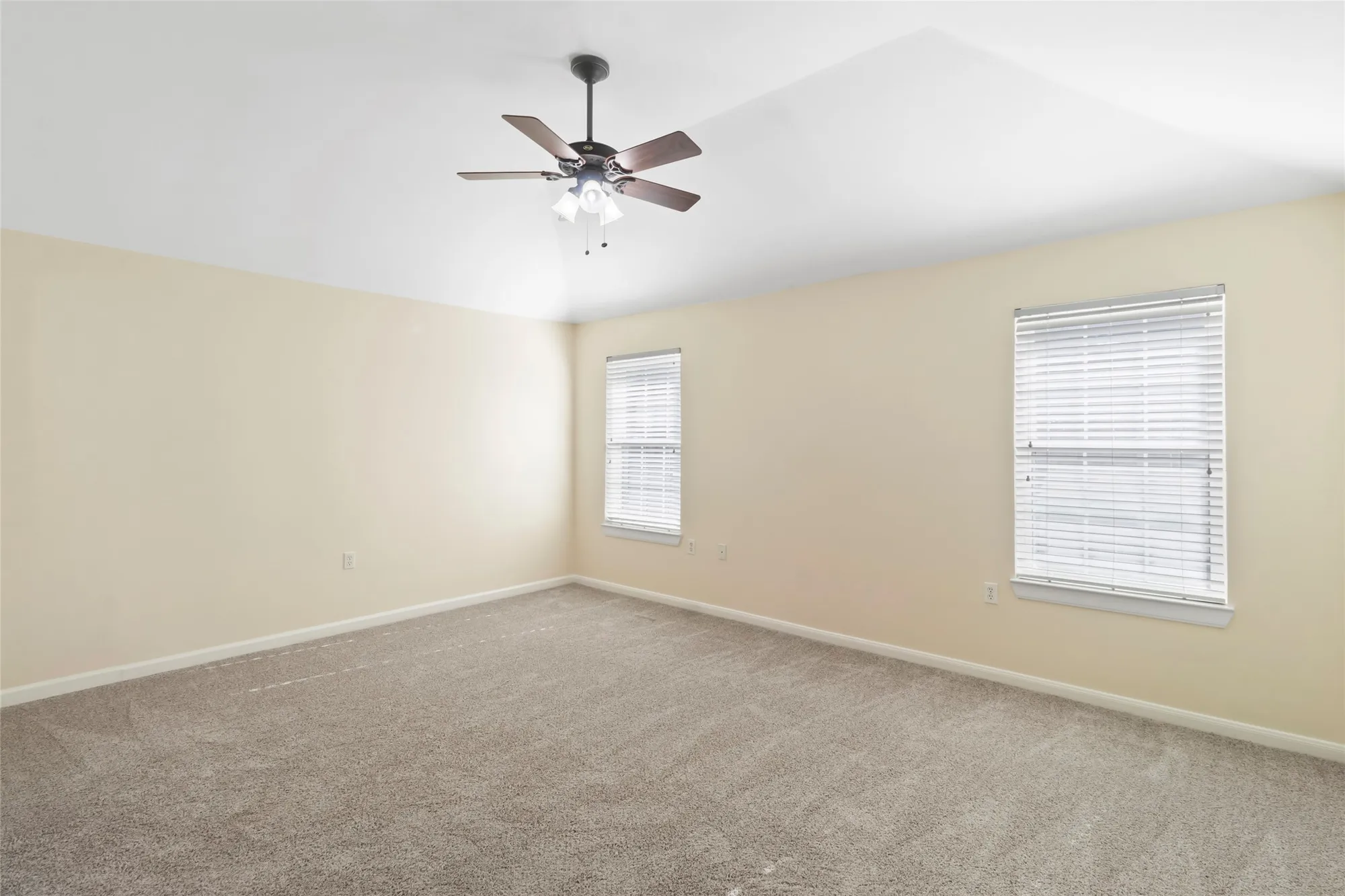 Property Slideshow image 15 of 35 | 915 w palmcrest ct, Pearland, TX, 77584
