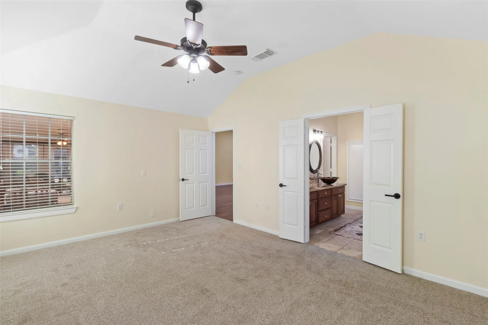 Property Slideshow image 17 of 35 | 915 w palmcrest ct, Pearland, TX, 77584