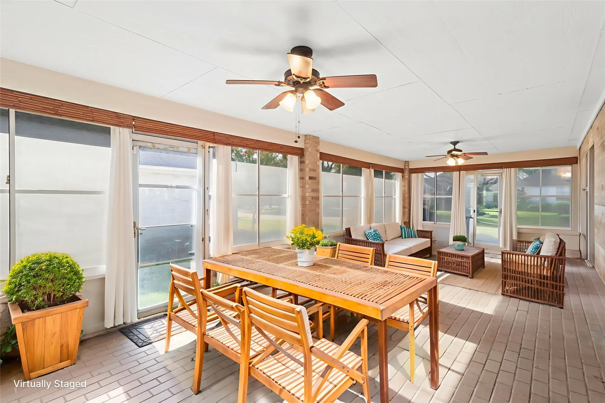 Property Slideshow image 21 of 35 | 915 w palmcrest ct, Pearland, TX, 77584