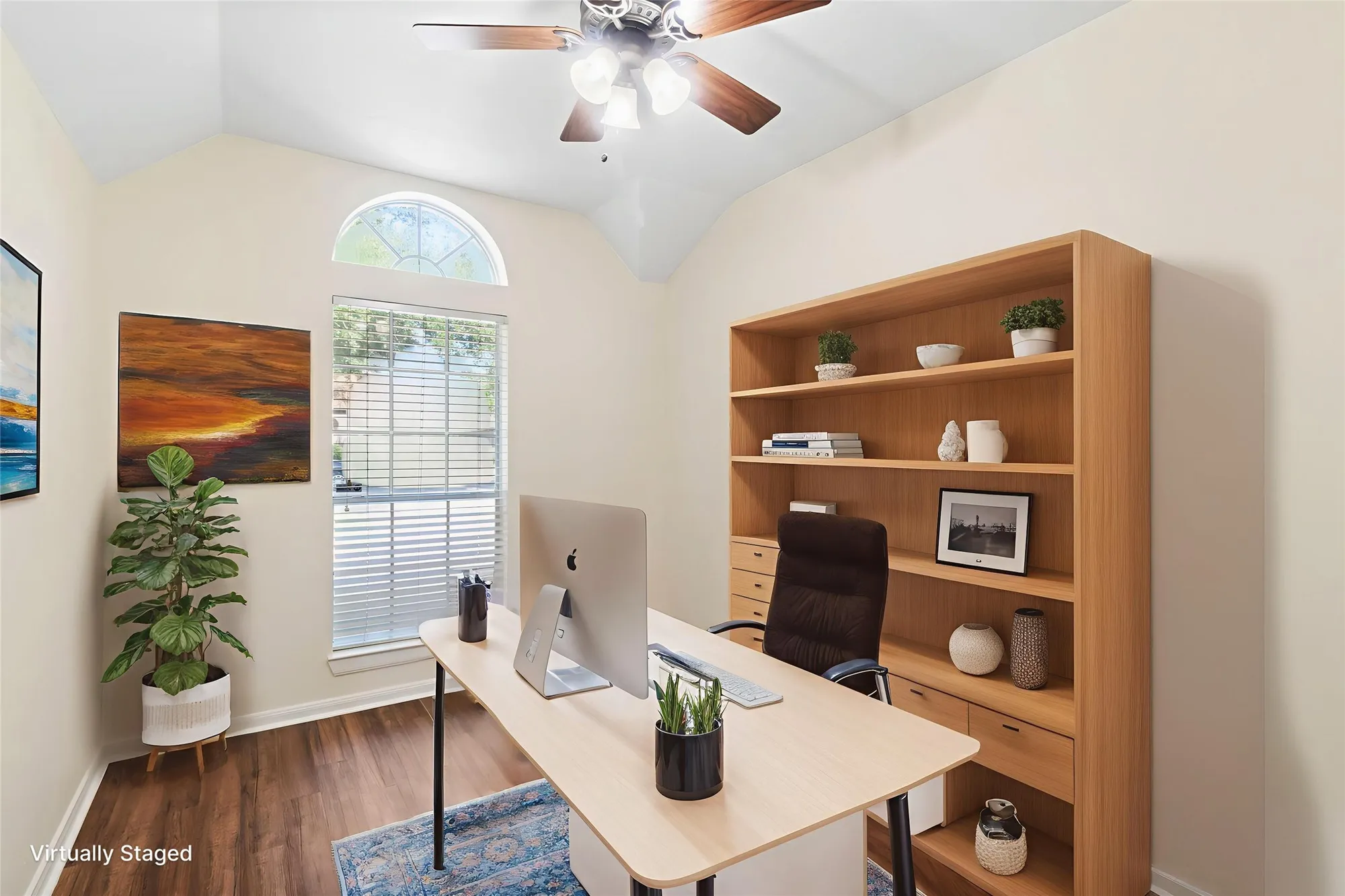 Property Slideshow image 23 of 35 | 915 w palmcrest ct, Pearland, TX, 77584