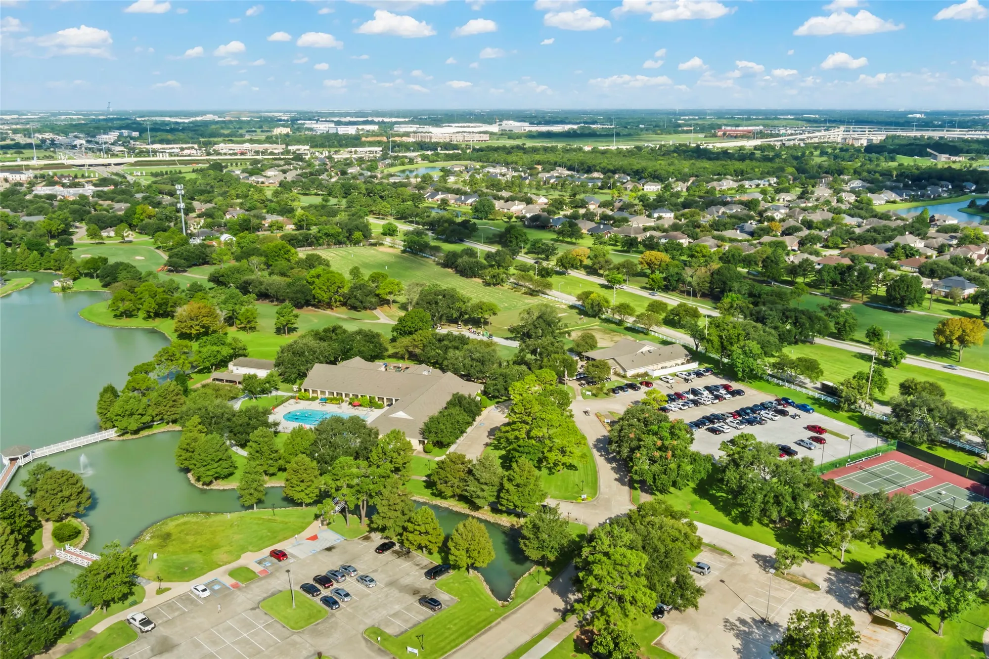 Property Slideshow image 34 of 35 | 915 w palmcrest ct, Pearland, TX, 77584