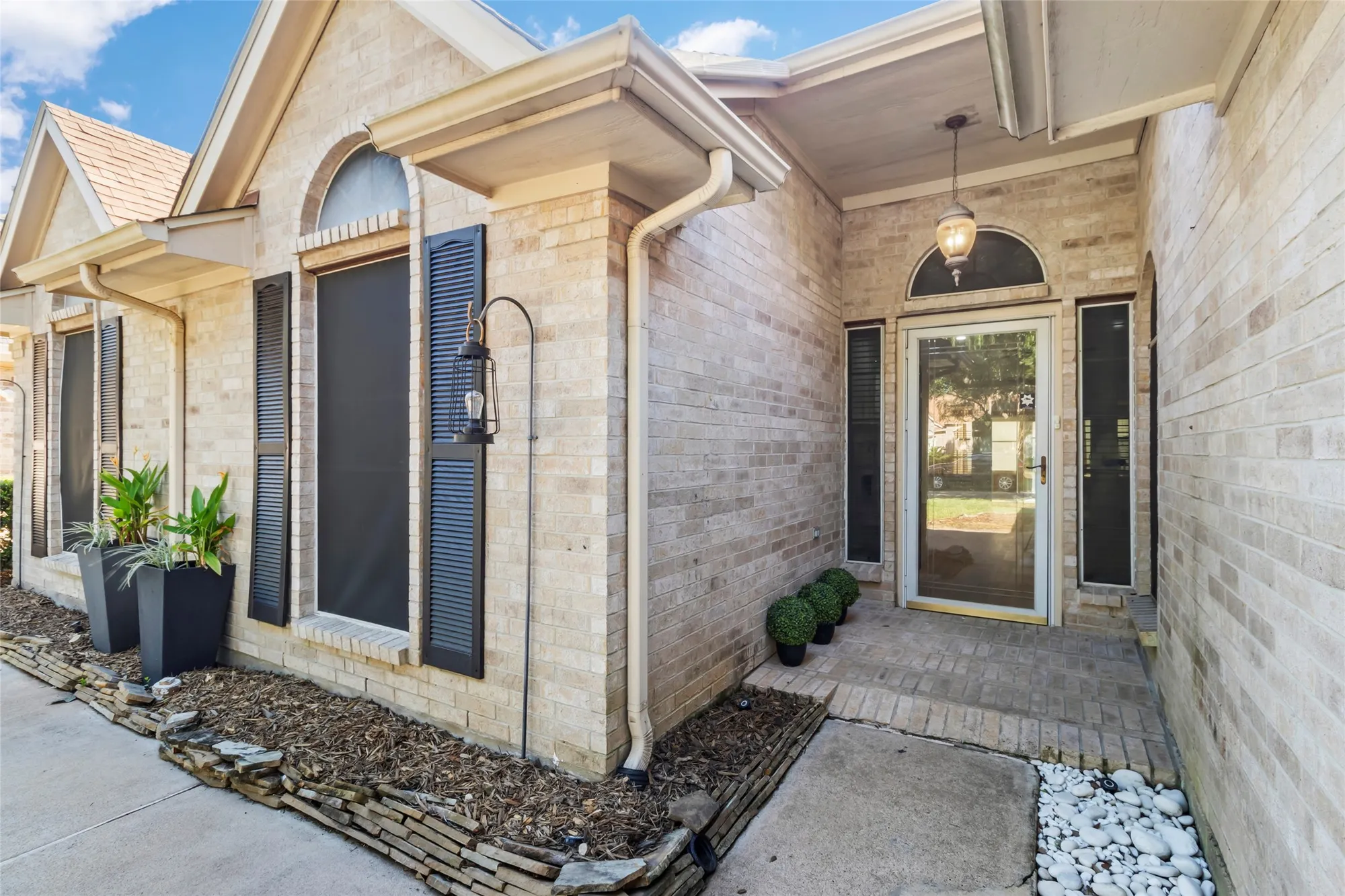 Property Slideshow image 3 of 35 | 915 w palmcrest ct, Pearland, TX, 77584
