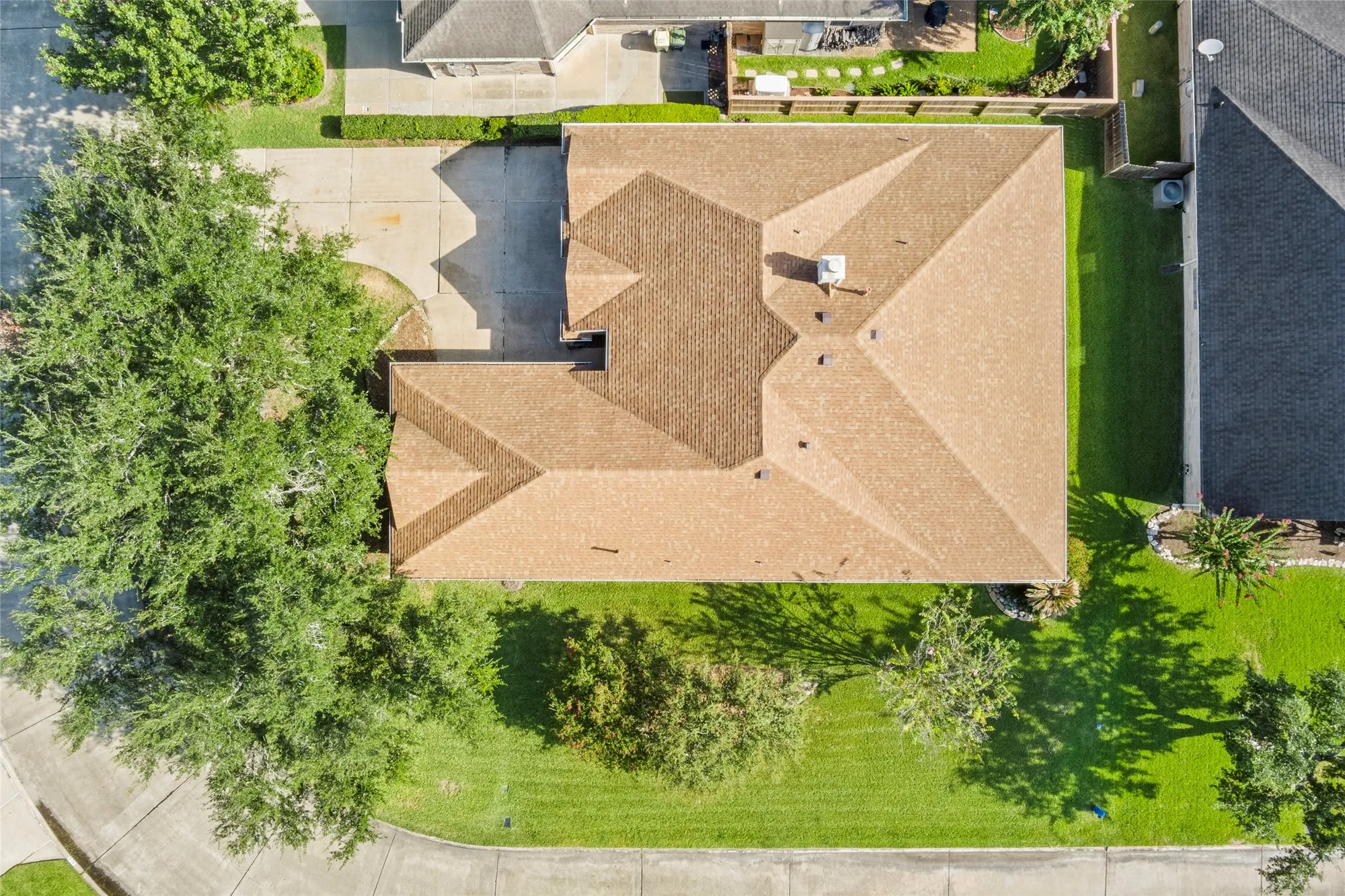 Property Slideshow image 31 of 35 | 915 w palmcrest ct, Pearland, TX, 77584