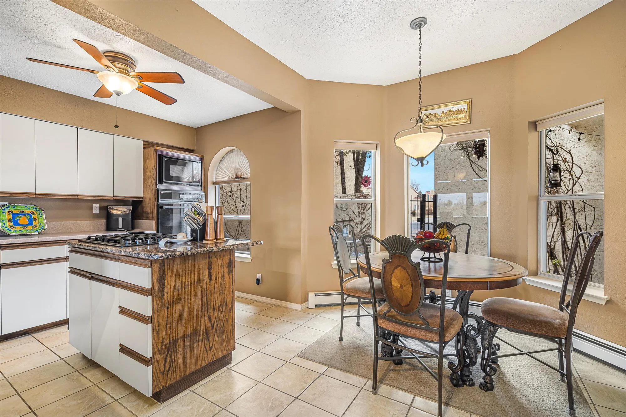 Property Slideshow image 15 of 68 | 582 eastlake dr, Rio Rancho, NM, 87124