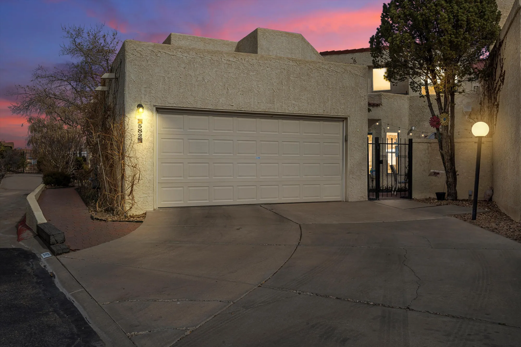 Property Slideshow image 1 of 68 | 582 eastlake dr, Rio Rancho, NM, 87124