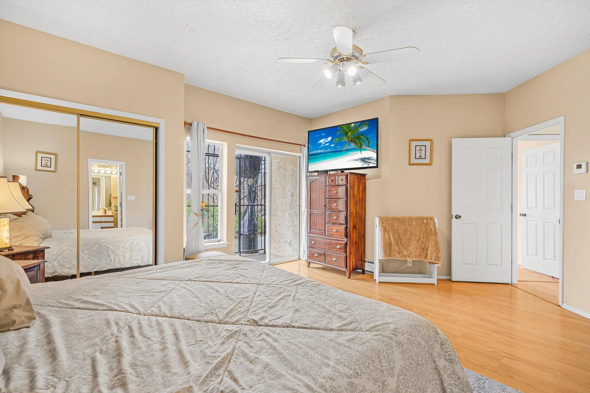 Property Slideshow image 26 of 68 | 582 eastlake dr, Rio Rancho, NM, 87124