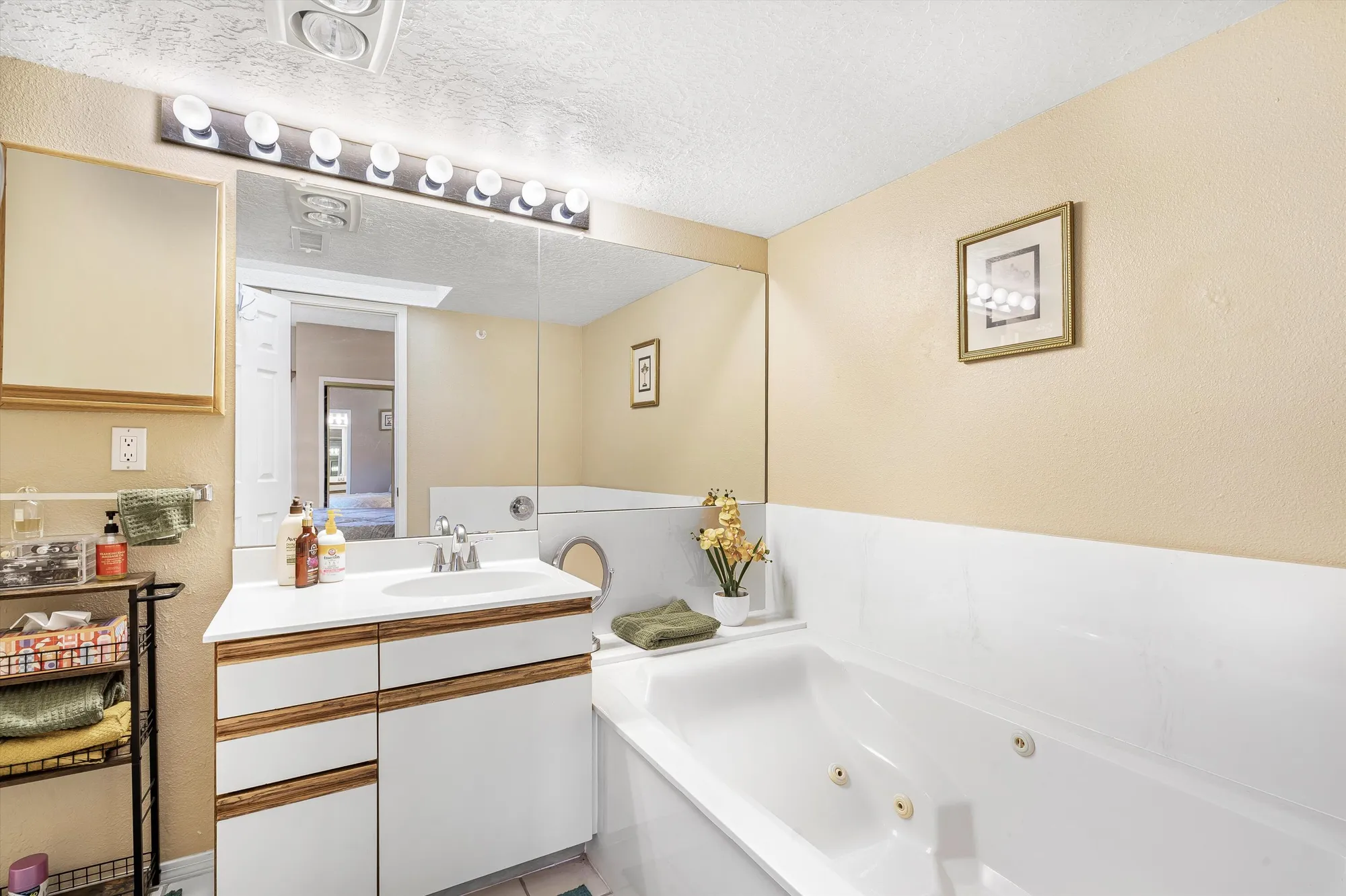 Property Slideshow image 29 of 68 | 582 eastlake dr, Rio Rancho, NM, 87124