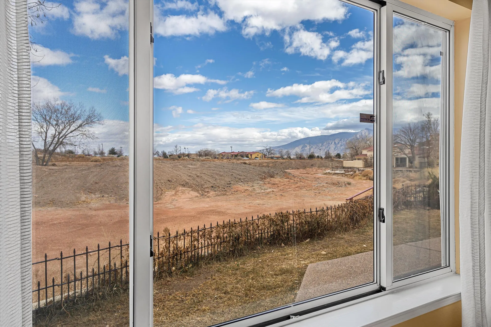 Property Slideshow image 22 of 68 | 582 eastlake dr, Rio Rancho, NM, 87124