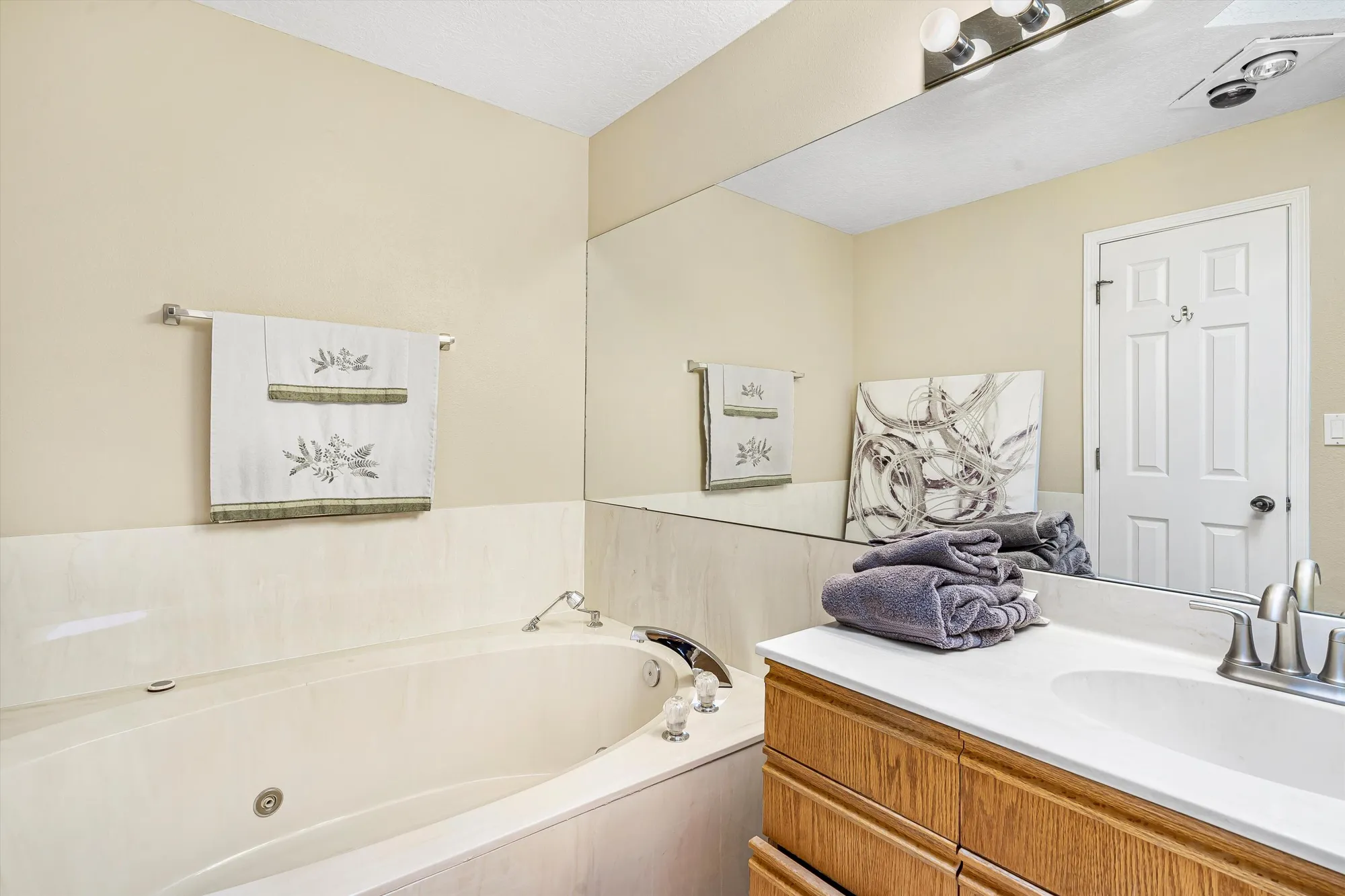 Property Slideshow image 48 of 68 | 582 eastlake dr, Rio Rancho, NM, 87124