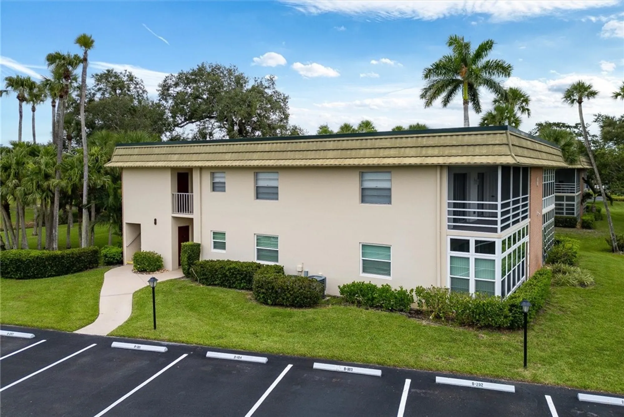 Property Slideshow image 1 of 35 | 8 vista gardens trl apt 201, Vero Beach, FL, 32962
