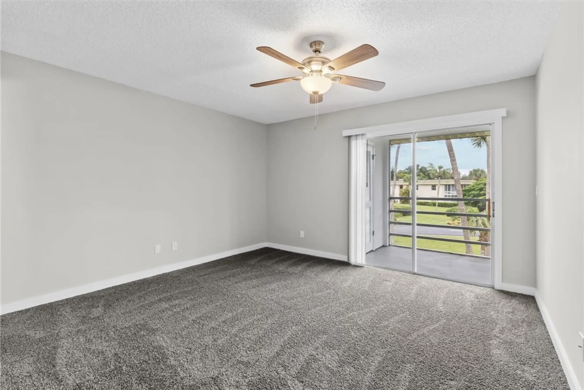 Property Slideshow image 12 of 35 | 8 vista gardens trl apt 201, Vero Beach, FL, 32962