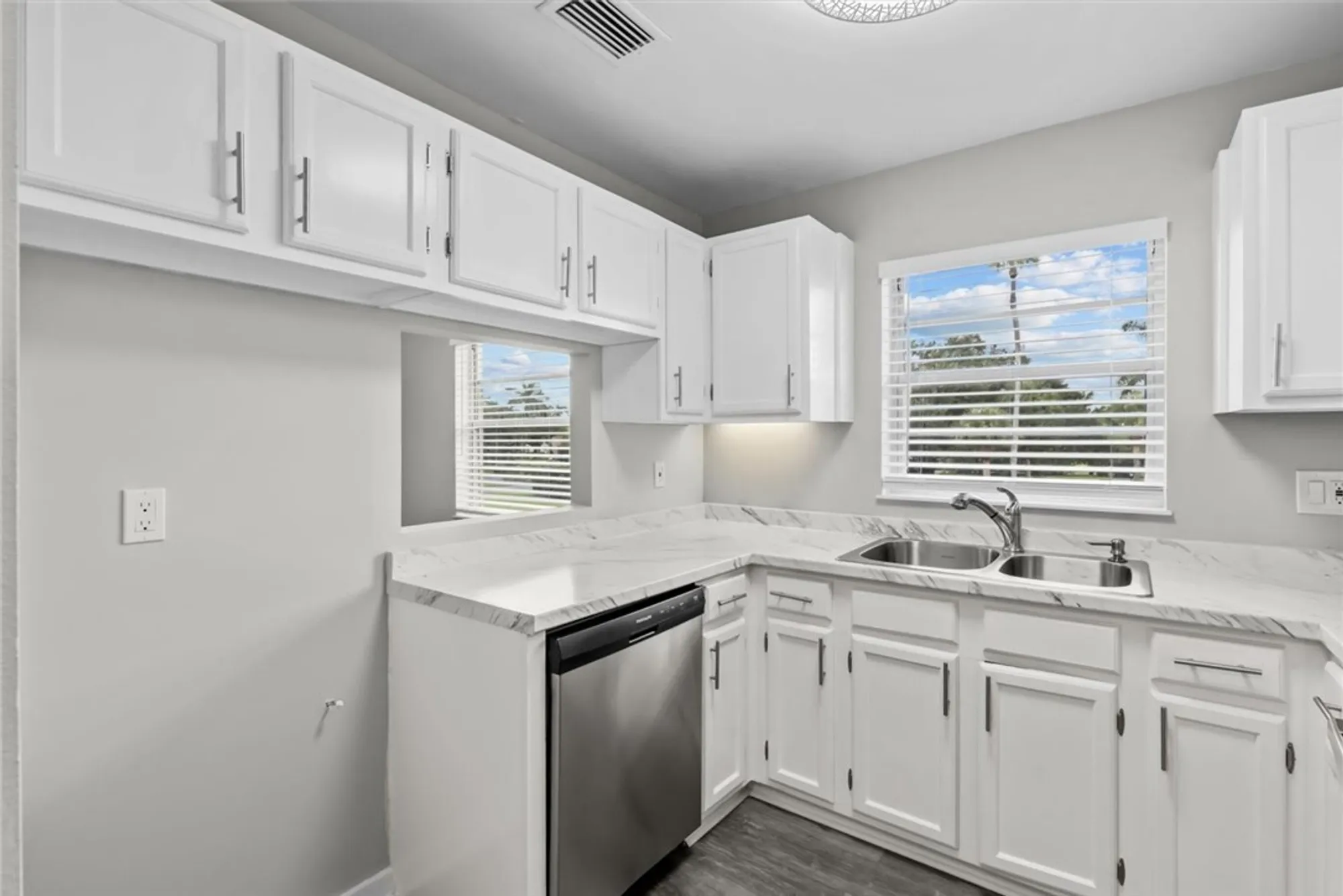 Property Slideshow image 5 of 35 | 8 vista gardens trl apt 201, Vero Beach, FL, 32962