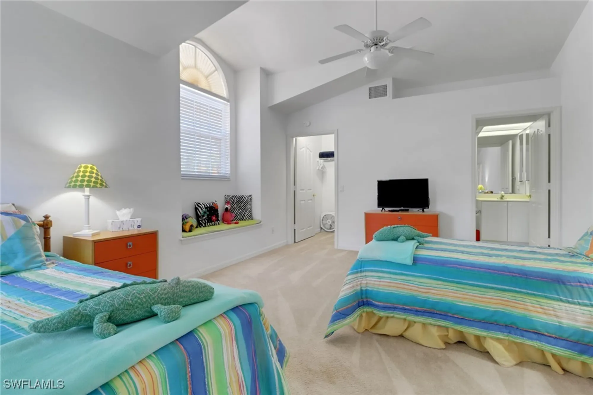 Property Slideshow image 16 of 26 | 6180 reserve cir 203, Naples, FL, 34119