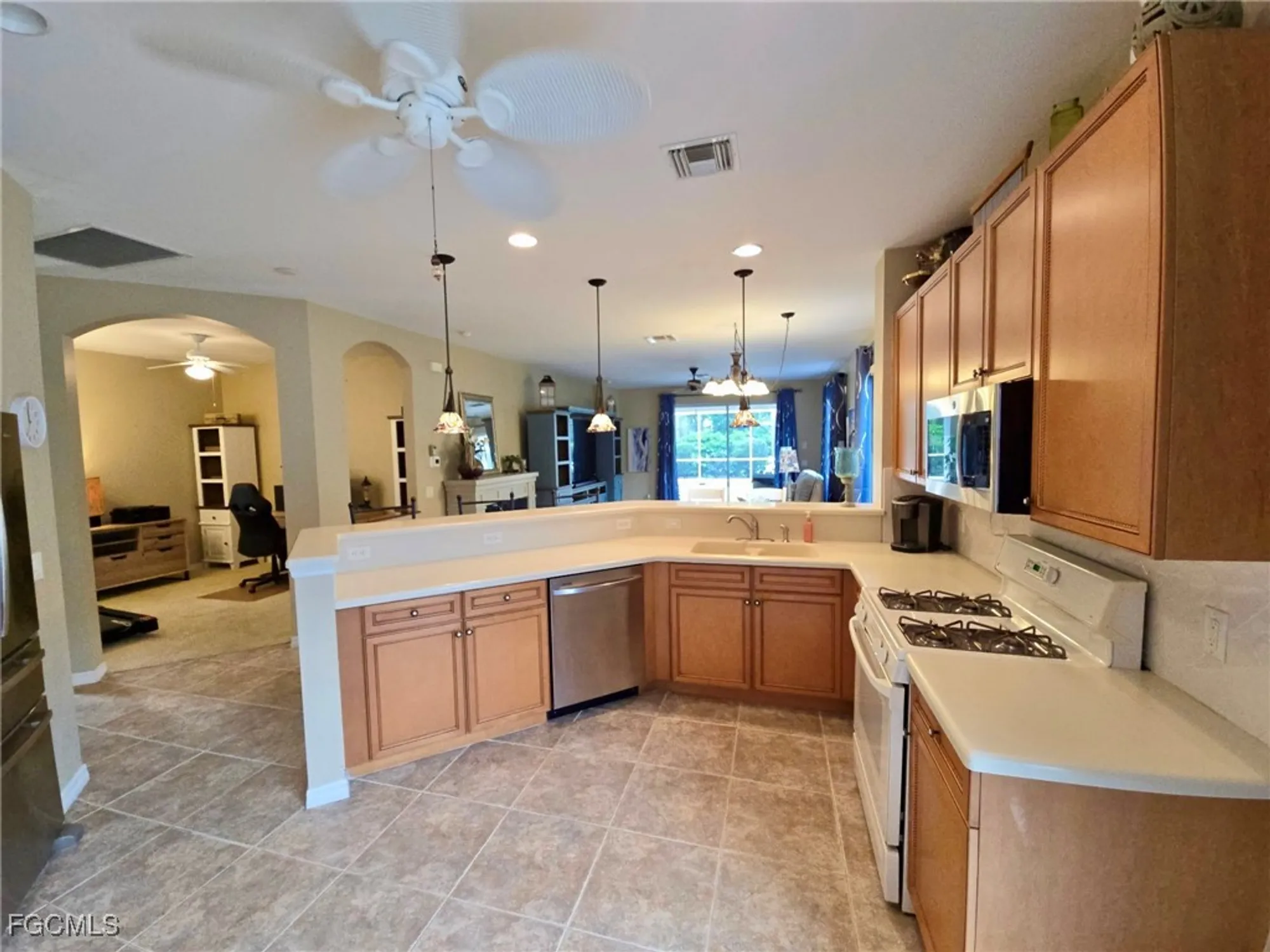 Property Slideshow image 6 of 33 | 10684 avila cir, Fort Myers, FL, 33913