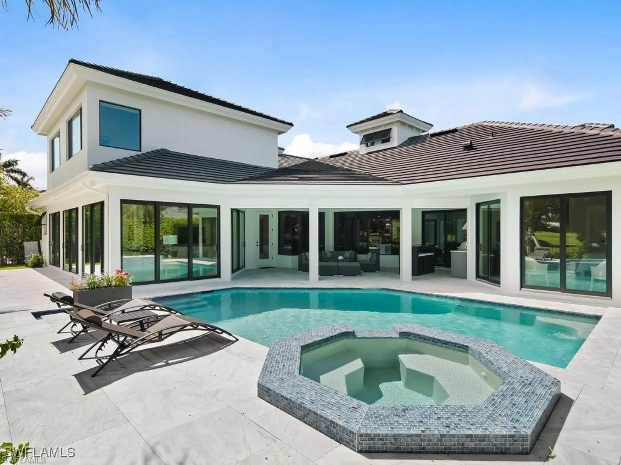 Property Slideshow image 15 of 28 | 695 wedge dr, Naples, FL, 34103