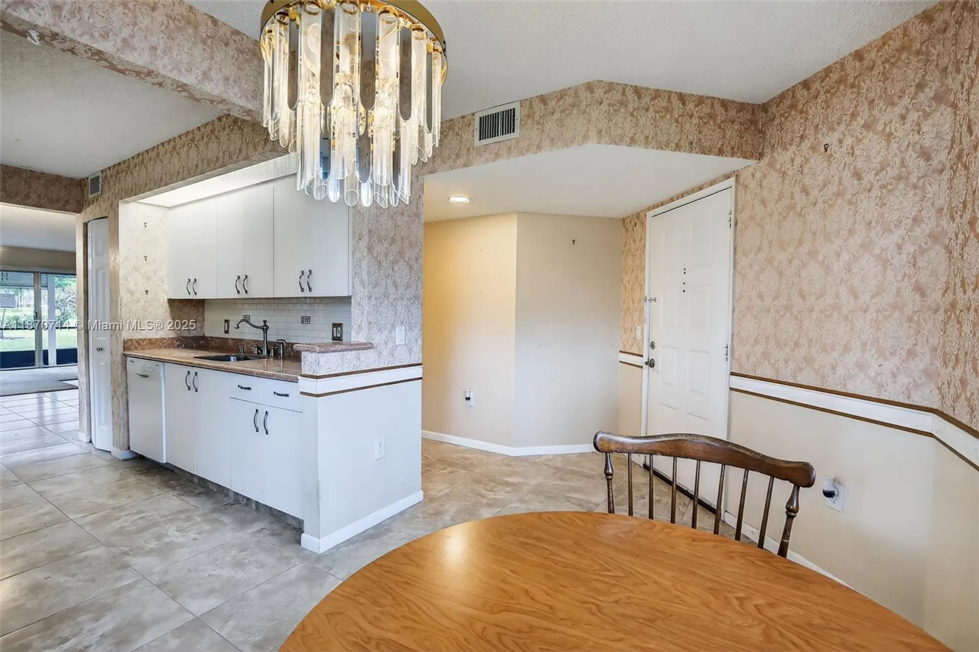 Property Slideshow image 4 of 35 | 13105 sw 16th ct 101l, Pembroke Pines, FL, 33027