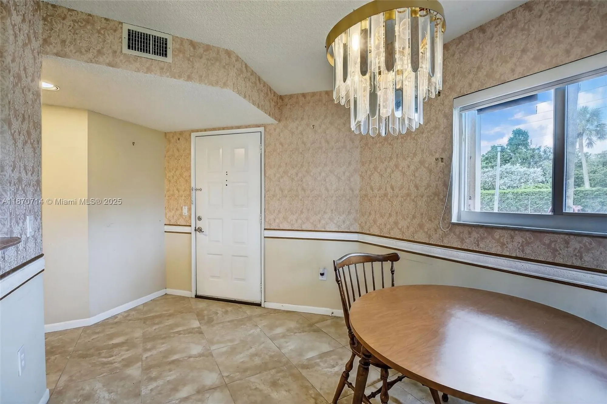 Property Slideshow image 5 of 35 | 13105 sw 16th ct 101l, Pembroke Pines, FL, 33027
