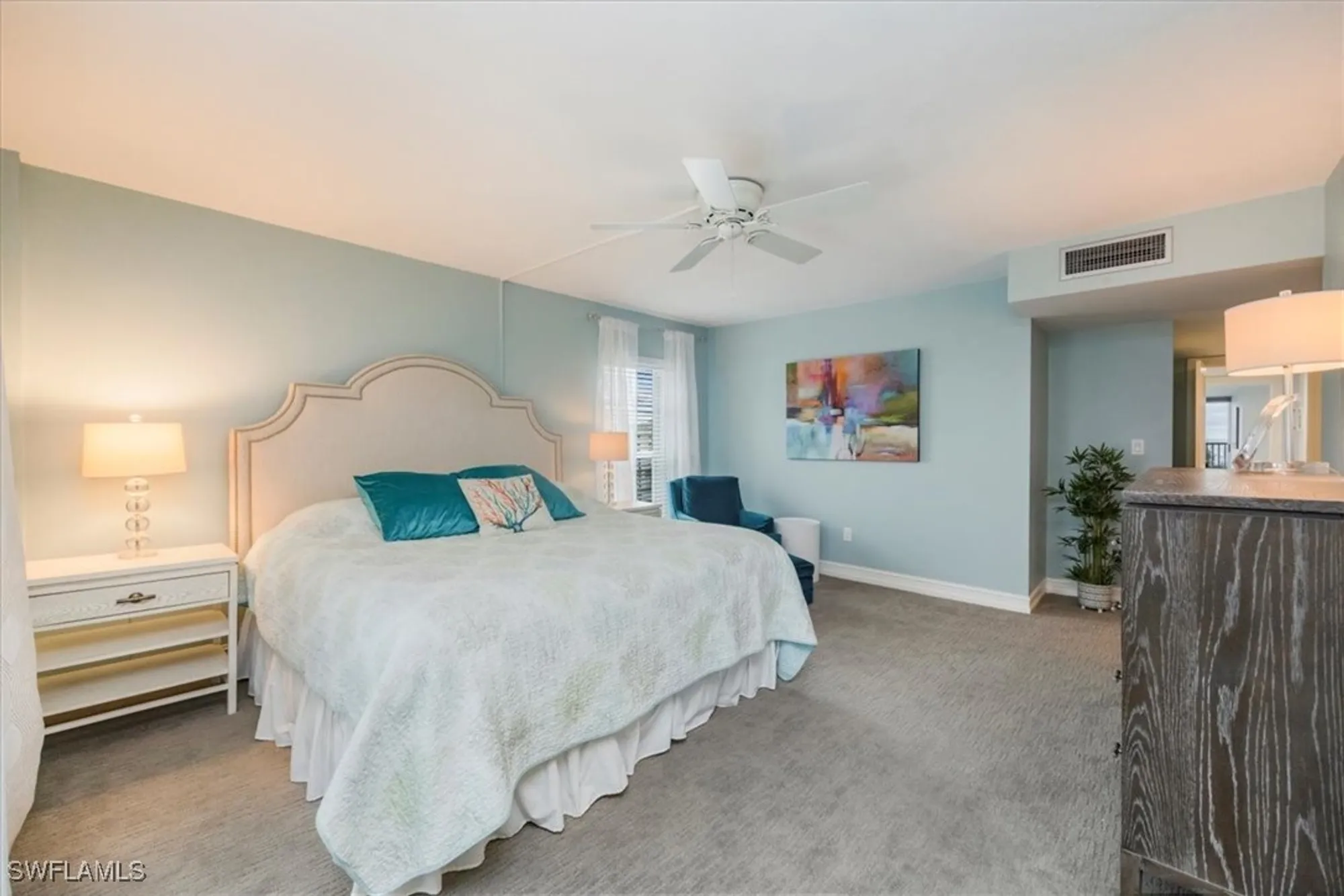 Property Slideshow image 11 of 28 | 3483 gulf shore blvd 604, Naples, FL, 34103